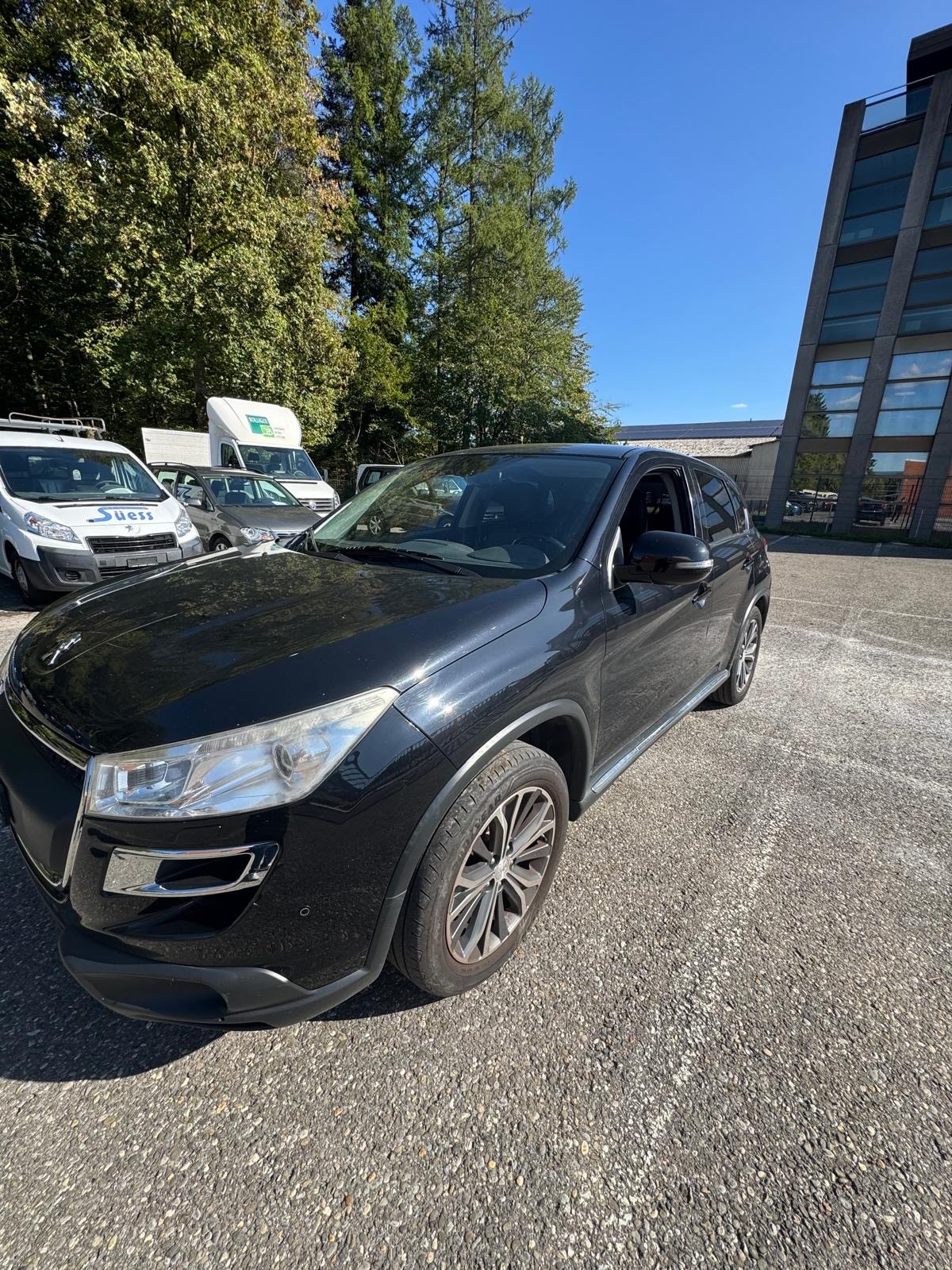 PEUGEOT 4008 1.6 HDi Allure 4WD-image-3