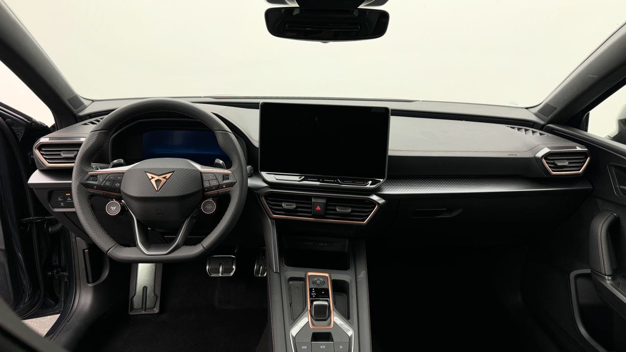 CUPRA LEON ST 1.5 e-HYBRID pHEV VZ Black Edition-image-5