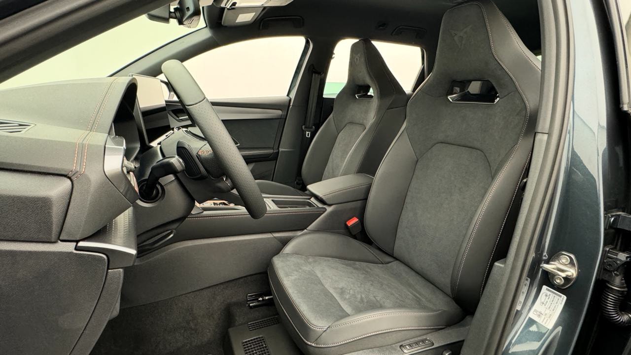 CUPRA LEON ST 1.5 e-HYBRID pHEV VZ Black Edition-image-4
