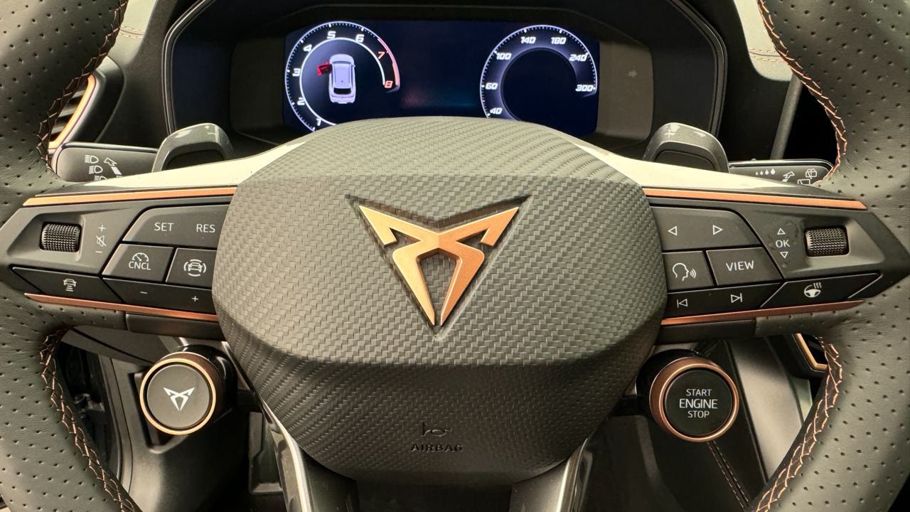 CUPRA LEON ST 1.5 e-HYBRID pHEV VZ Black Edition-image-9