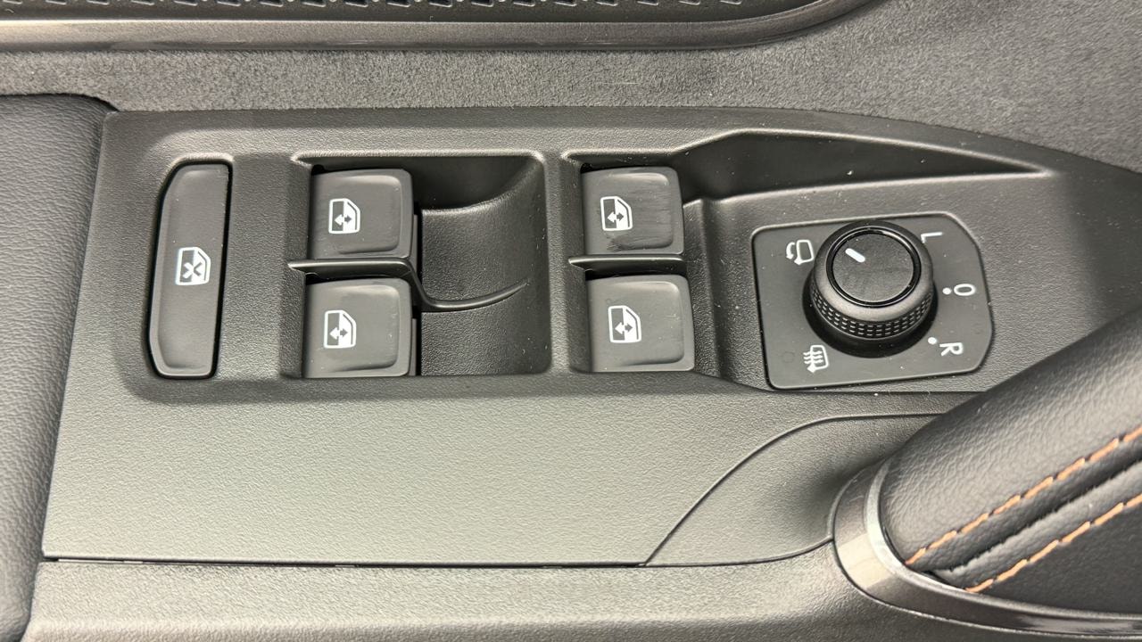CUPRA LEON ST 1.5 e-HYBRID pHEV VZ Black Edition-image-8