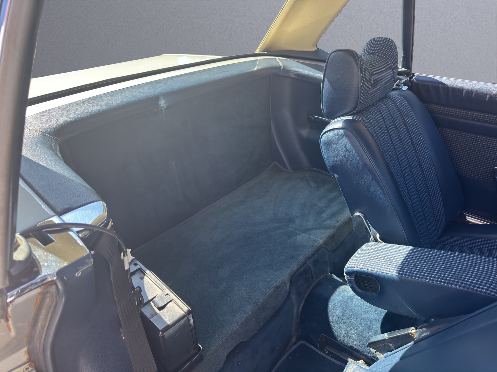 MERCEDES-BENZ 280 SL R 107-image-13