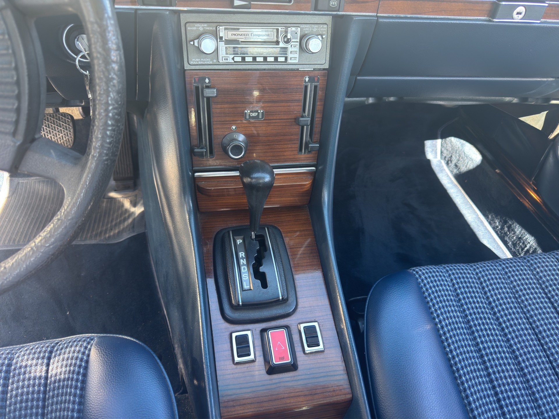 MERCEDES-BENZ 280 SL R 107-image-11