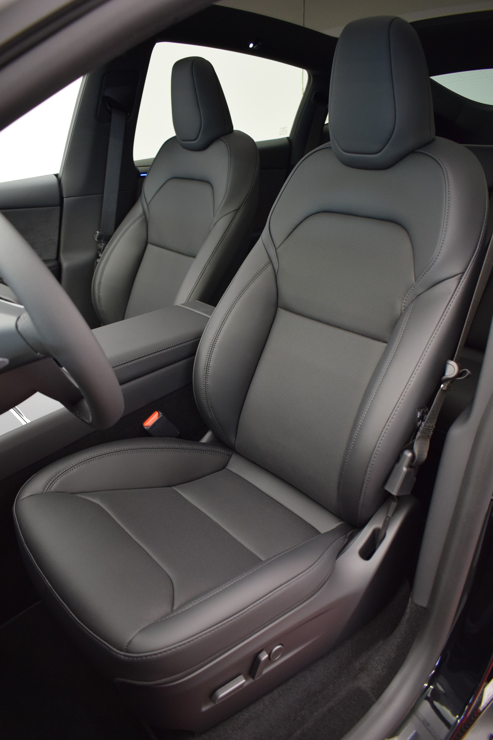 TESLA Model Y Long Range Premium AWD, CH Typenschein, Neuwagen, Stealth Grey-image-7