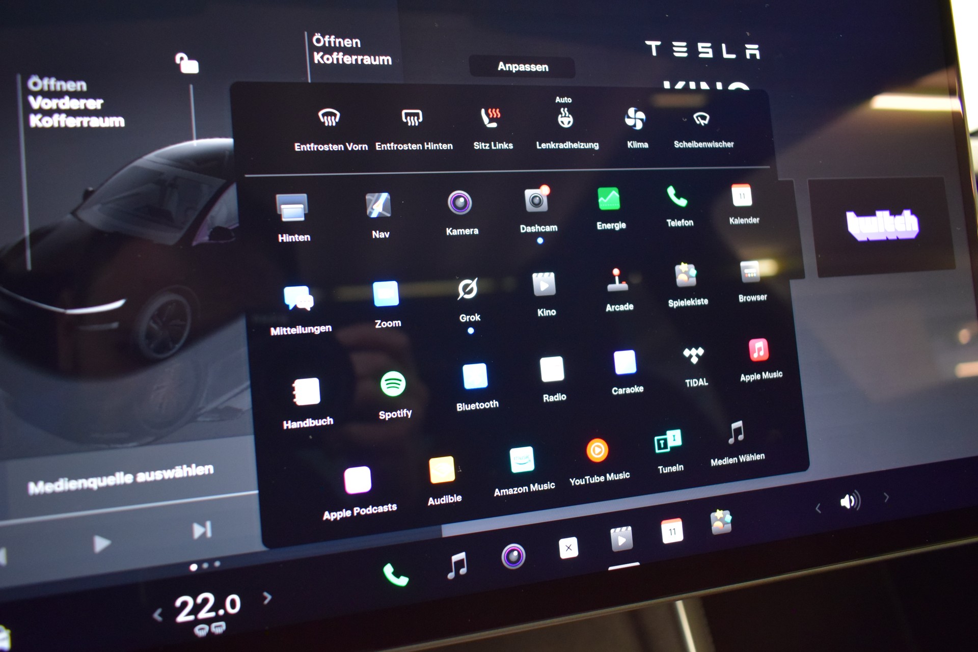 TESLA Model Y Long Range Premium AWD, CH Typenschein, Neuwagen, Stealth Grey-image-18