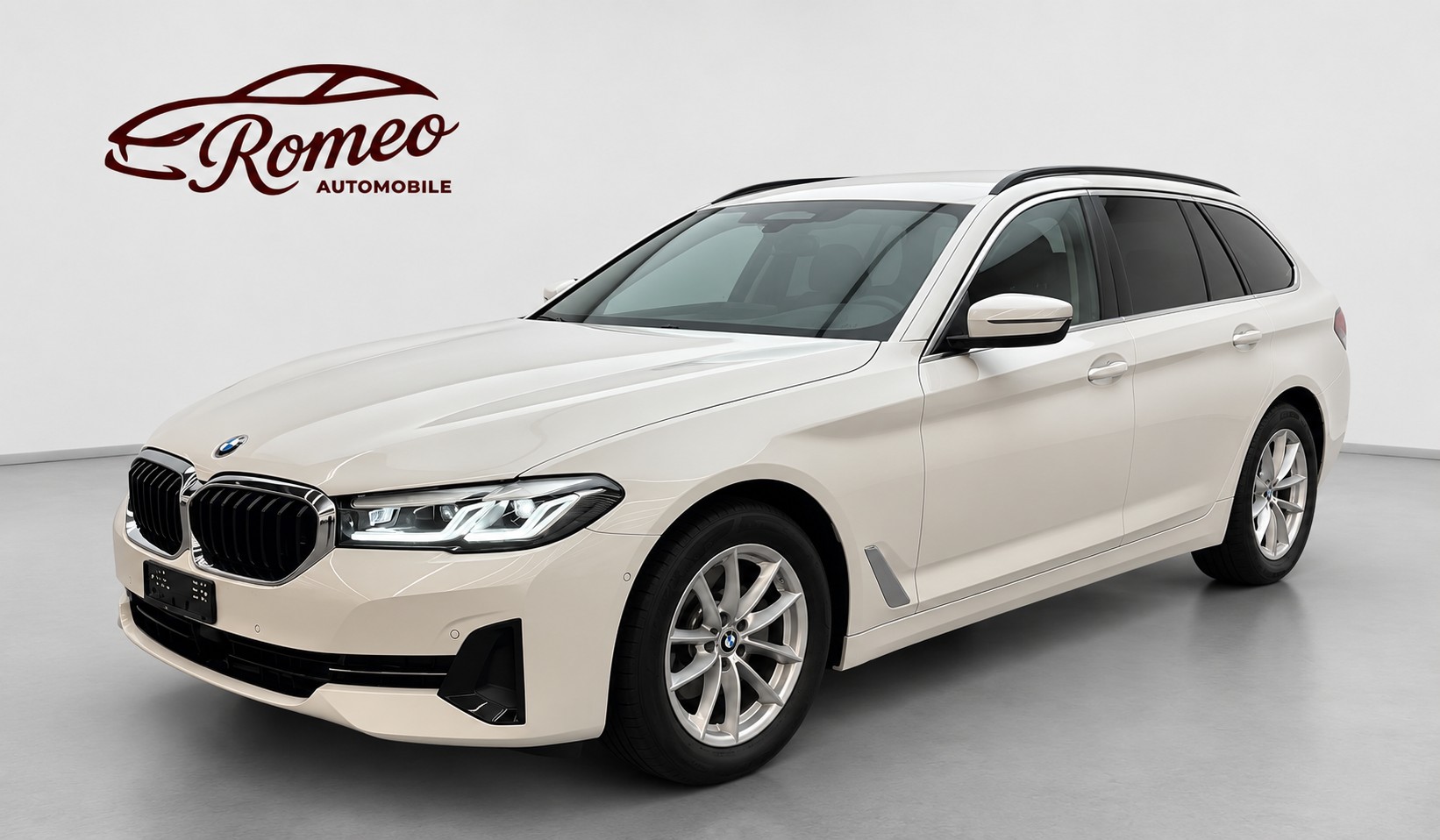 BMW 520d xDrive 48V Touring Steptronic ** Werkgarantie ** Gratis - Service ** Head Up **-image-0