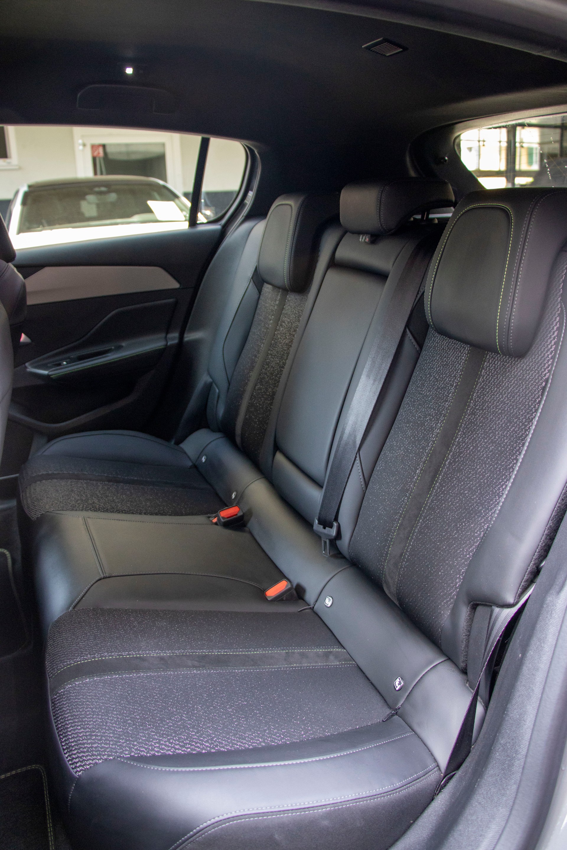 PEUGEOT 308 SW 1.2 HEV 136 GT-image-6