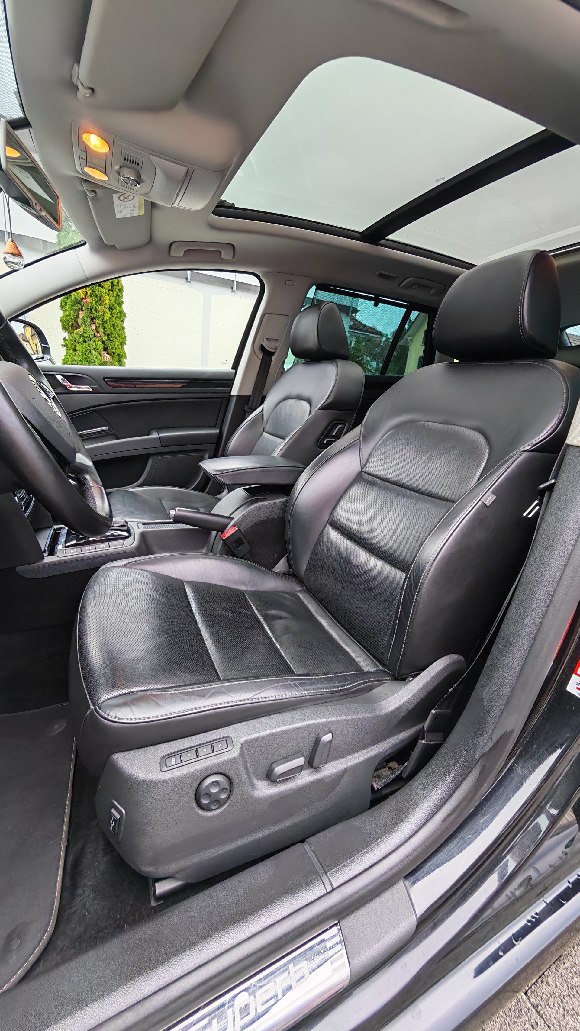 SKODA Superb Combi 2.0 TDi Business 4x4 DSG-image-7