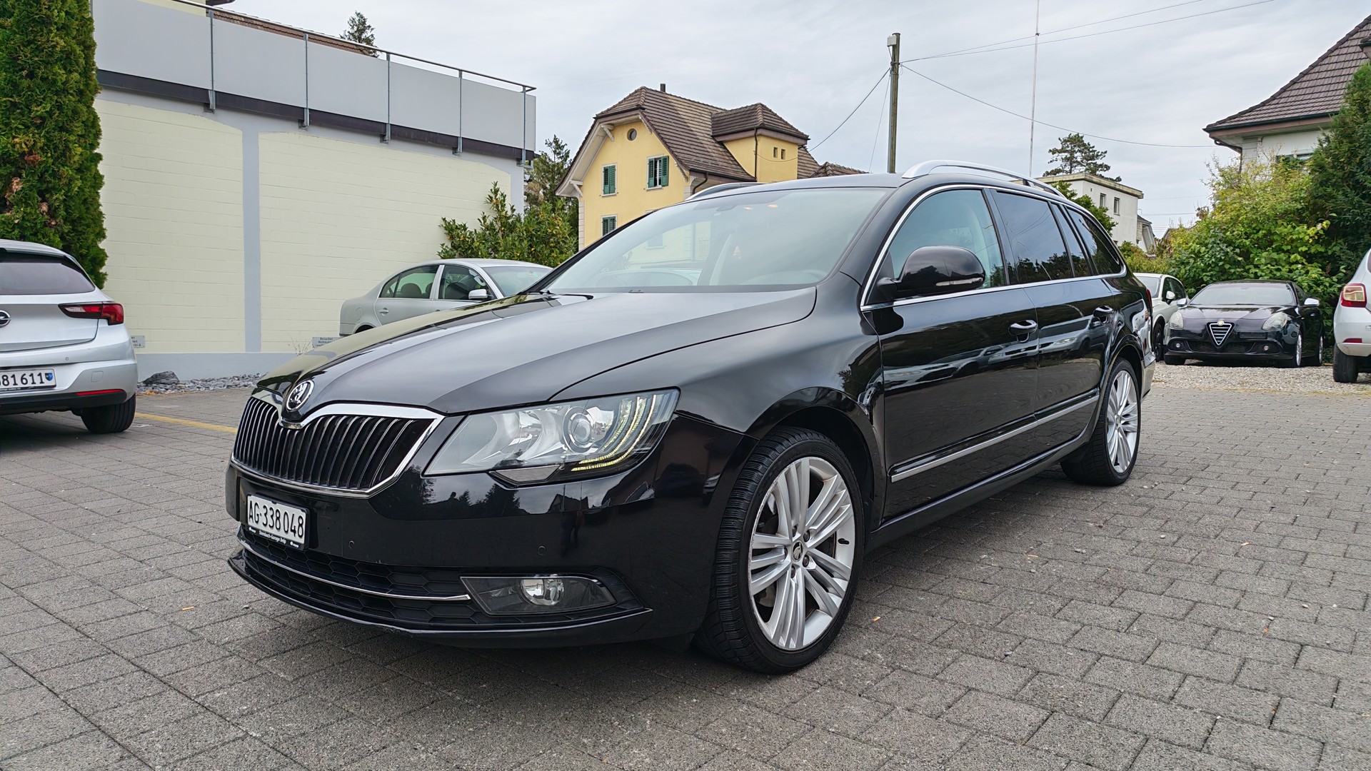 SKODA Superb Combi 2.0 TDi Business 4x4 DSG-image-5