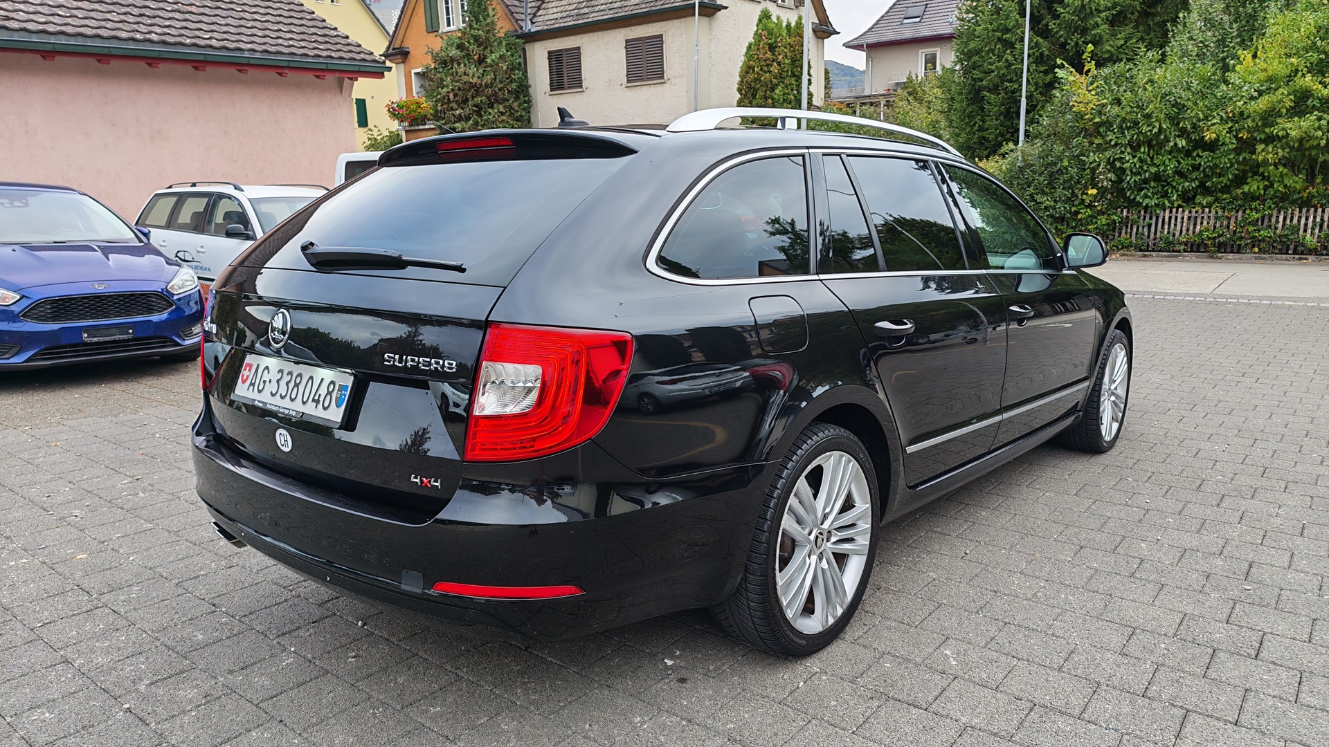 SKODA Superb Combi 2.0 TDi Business 4x4 DSG-image-2