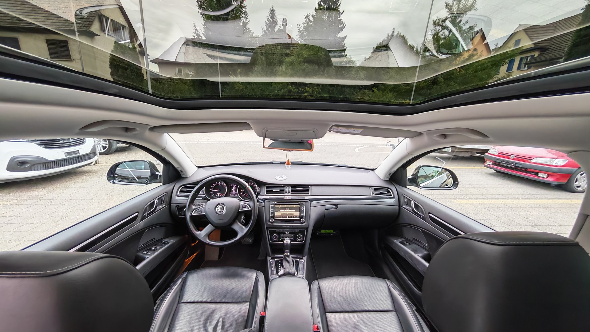 SKODA Superb Combi 2.0 TDi Business 4x4 DSG-image-6