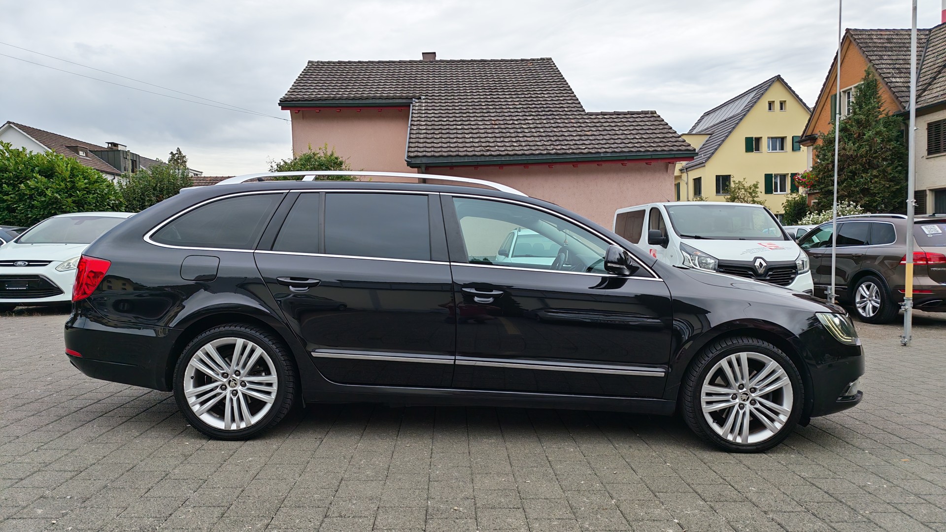 SKODA Superb Combi 2.0 TDi Business 4x4 DSG-image-1