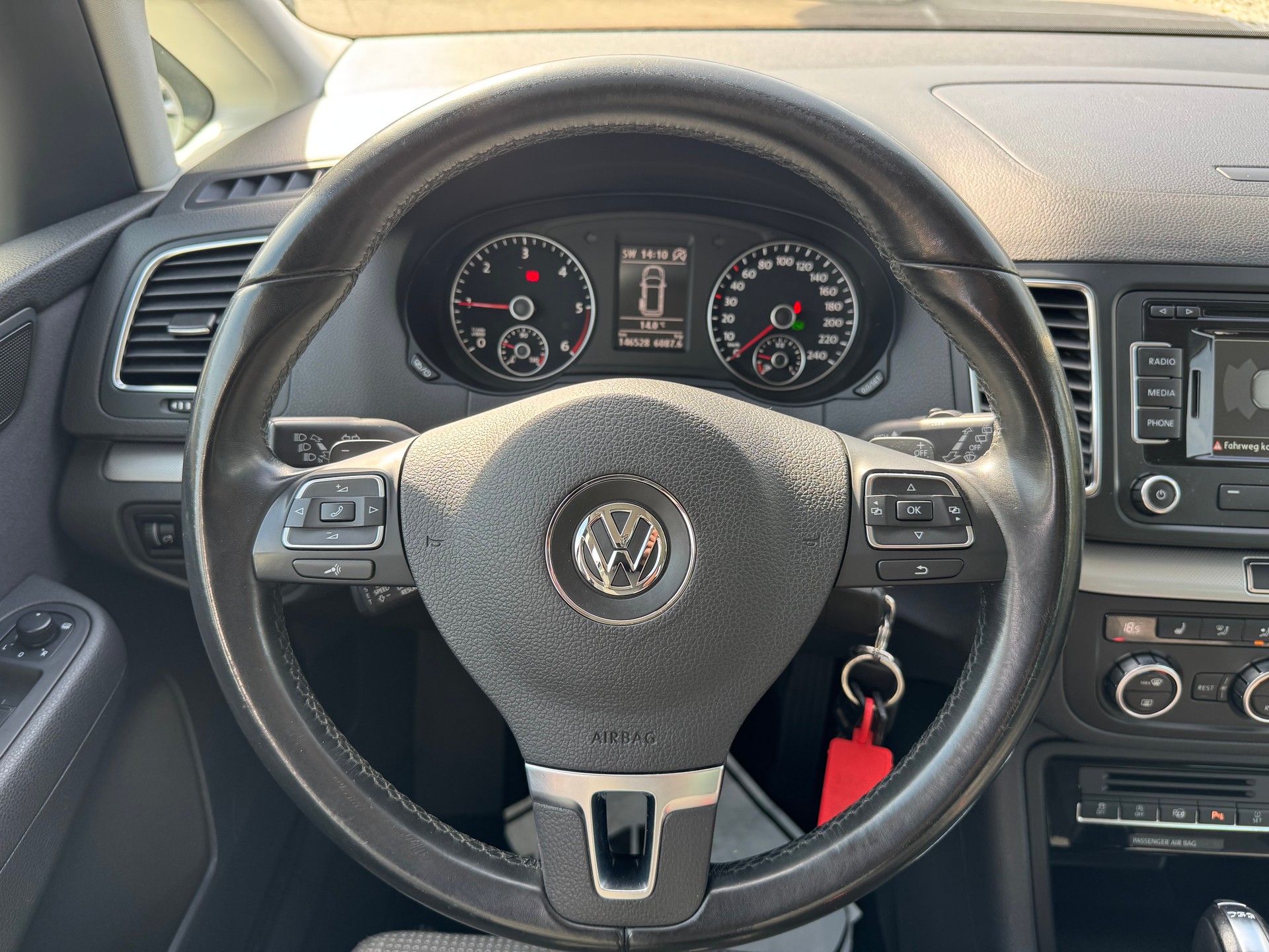 VW Sharan 2.0 TDI BlueMotion Technology Highline DSG-image-17
