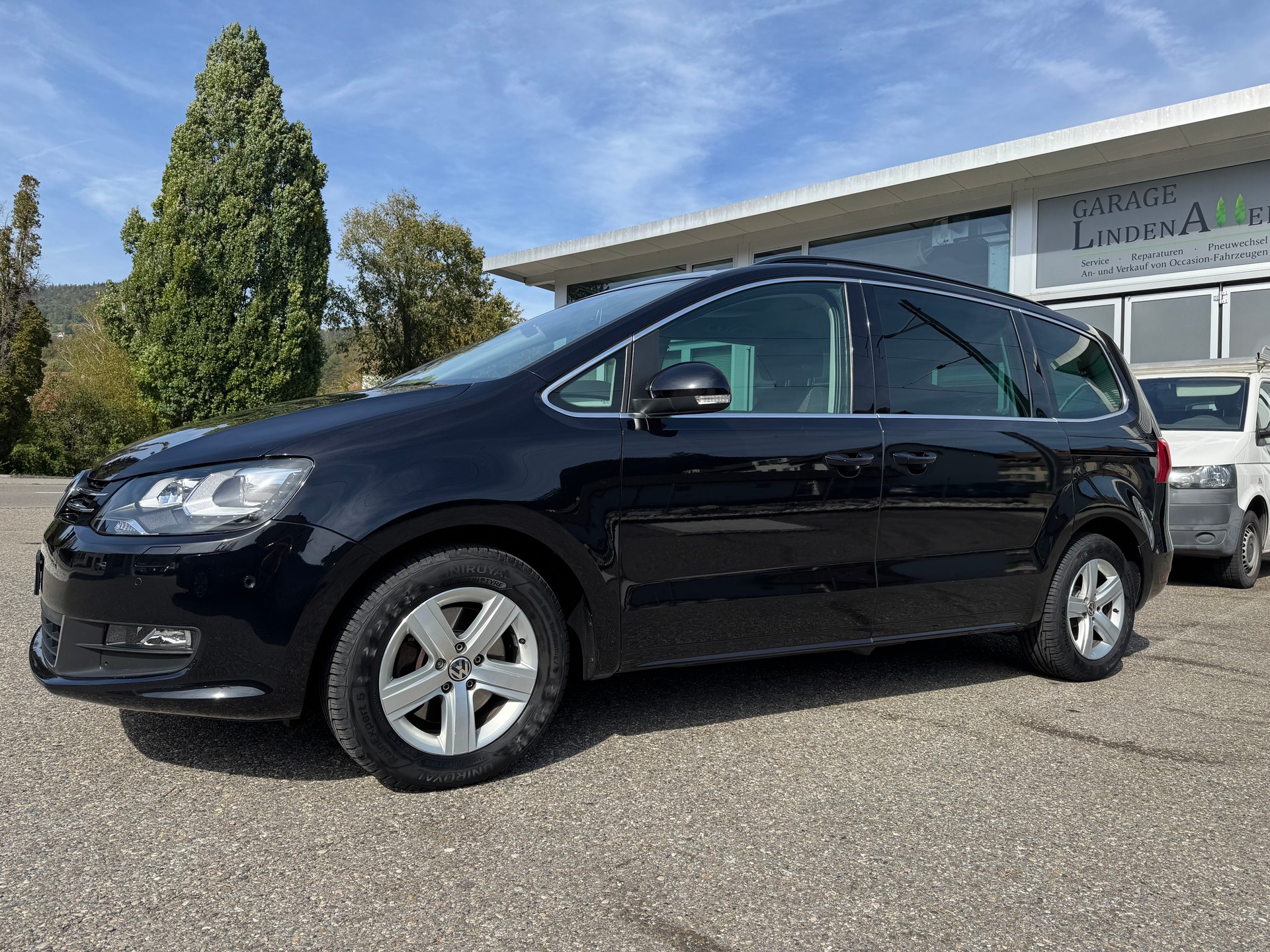 VW Sharan 2.0 TDI BlueMotion Technology Highline DSG-image-2