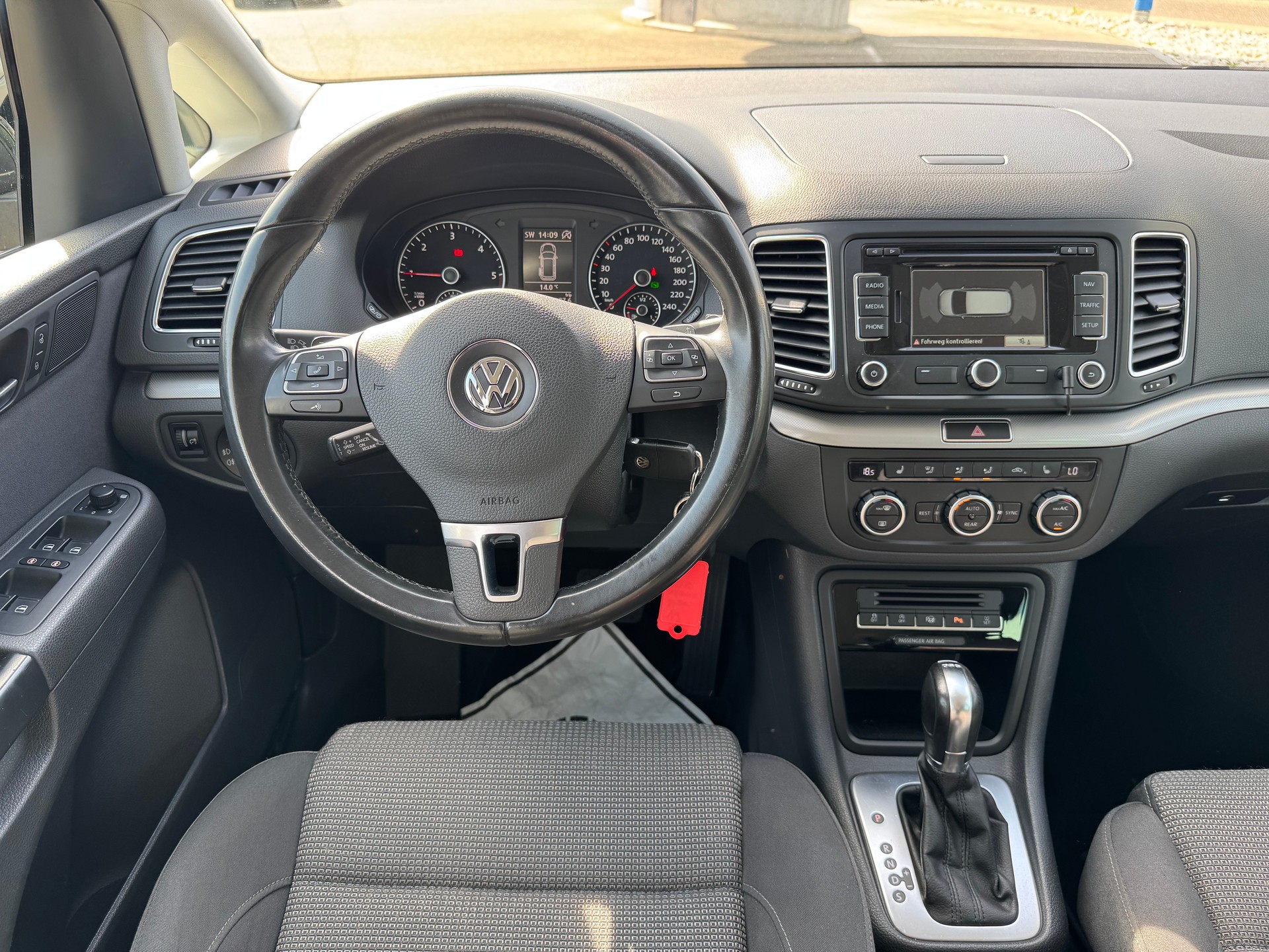 VW Sharan 2.0 TDI BlueMotion Technology Highline DSG-image-16