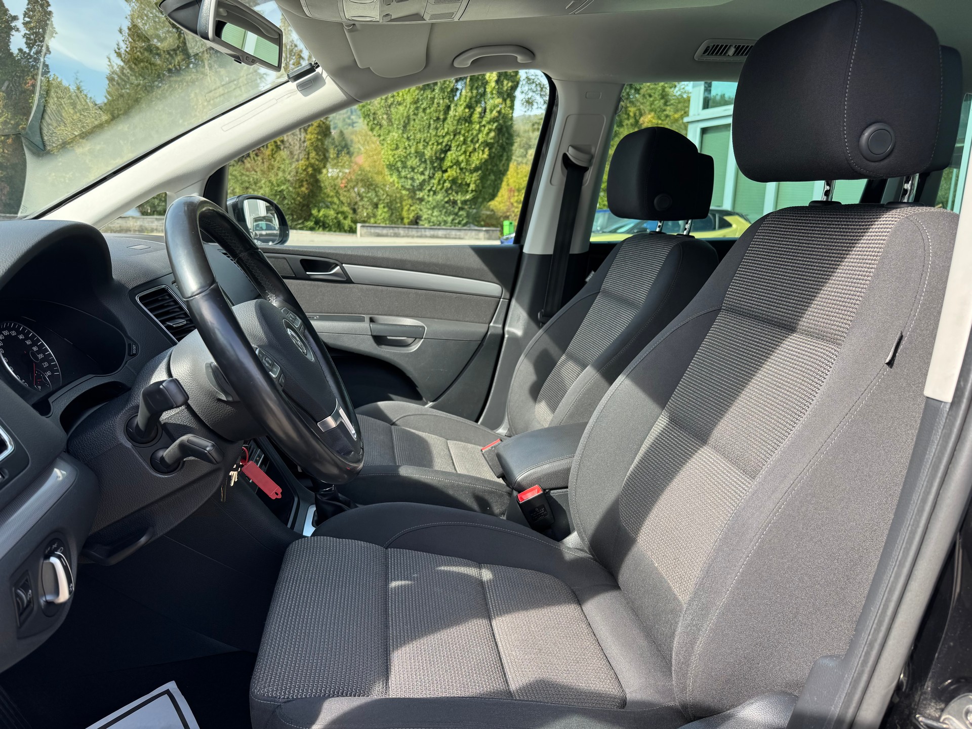 VW Sharan 2.0 TDI BlueMotion Technology Highline DSG-image-12