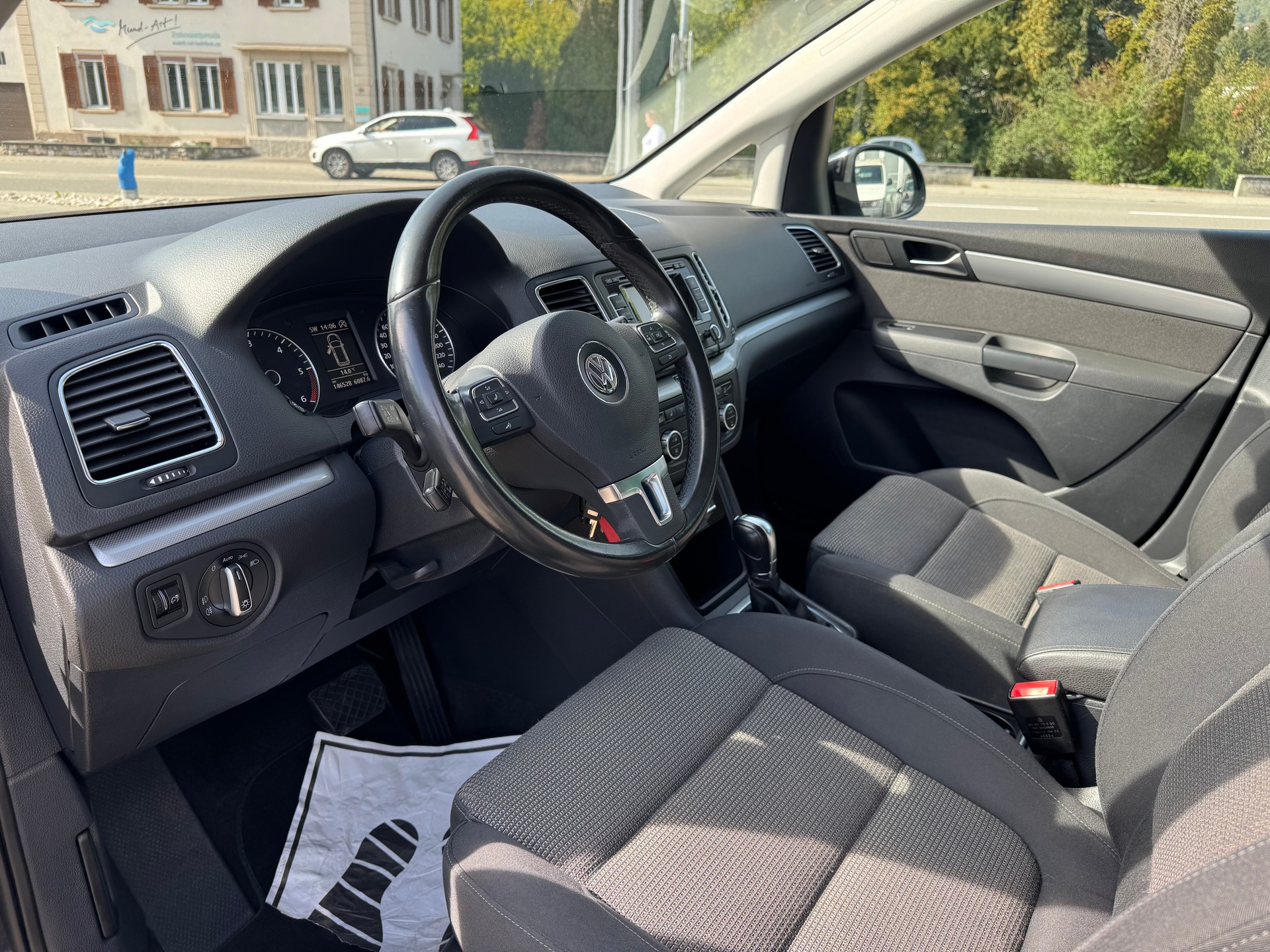 VW Sharan 2.0 TDI BlueMotion Technology Highline DSG-image-11