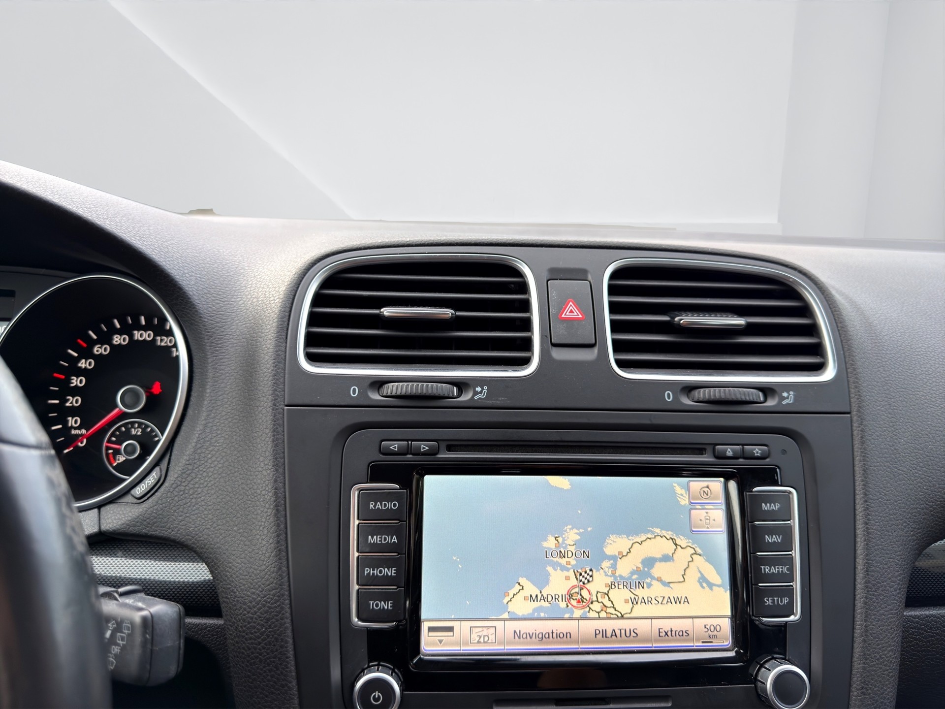 VW Golf 1.2 TSI BlueMotion Technology Comfortline DSG-image-16