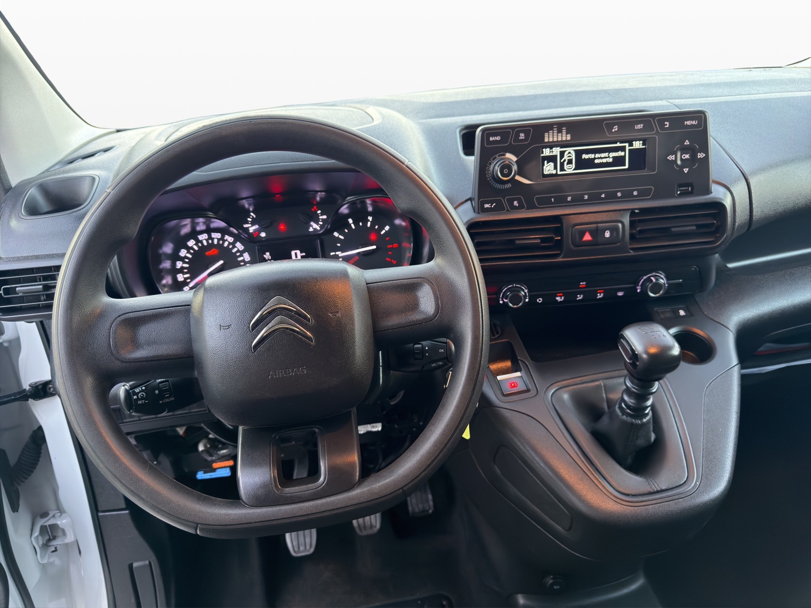 CITROEN Berlingo Van 1.2 Pure Tech 110 s/s Swiss Edition-image-11