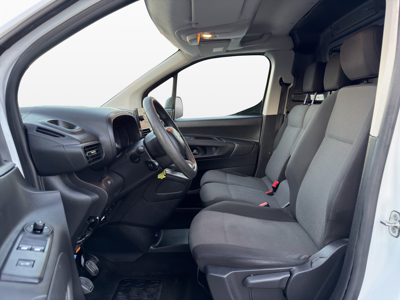 CITROEN Berlingo Van 1.2 Pure Tech 110 s/s Swiss Edition-image-8