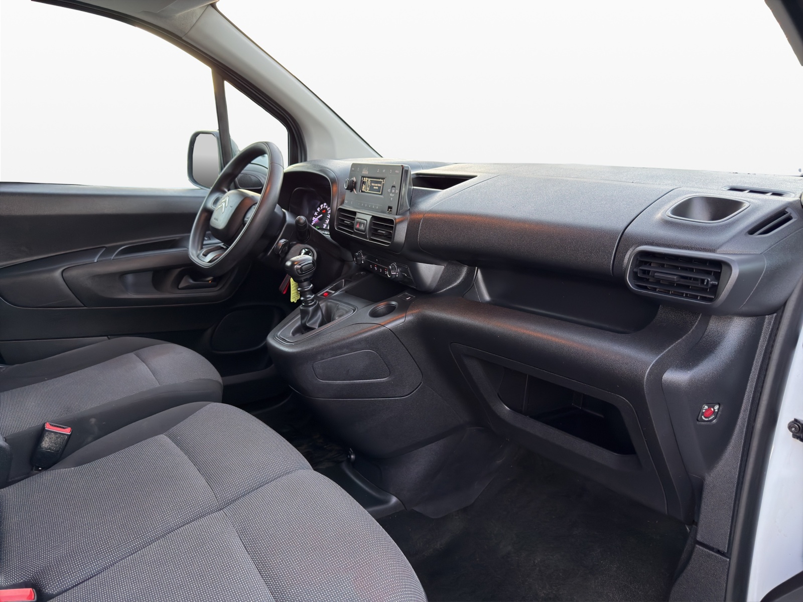CITROEN Berlingo Van 1.2 Pure Tech 110 s/s Swiss Edition-image-18