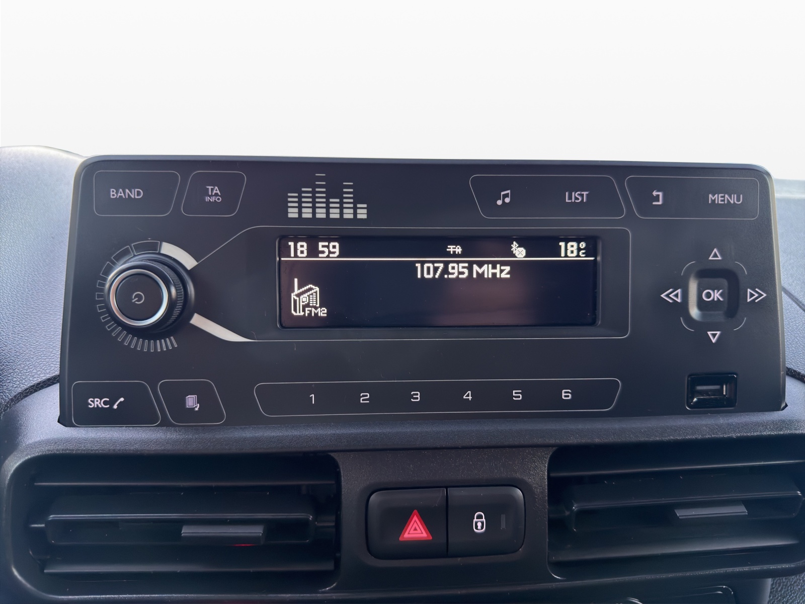 CITROEN Berlingo Van 1.2 Pure Tech 110 s/s Swiss Edition-image-12