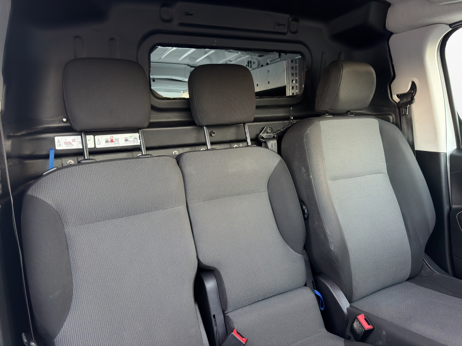 CITROEN Berlingo Van 1.2 Pure Tech 110 s/s Swiss Edition-image-15