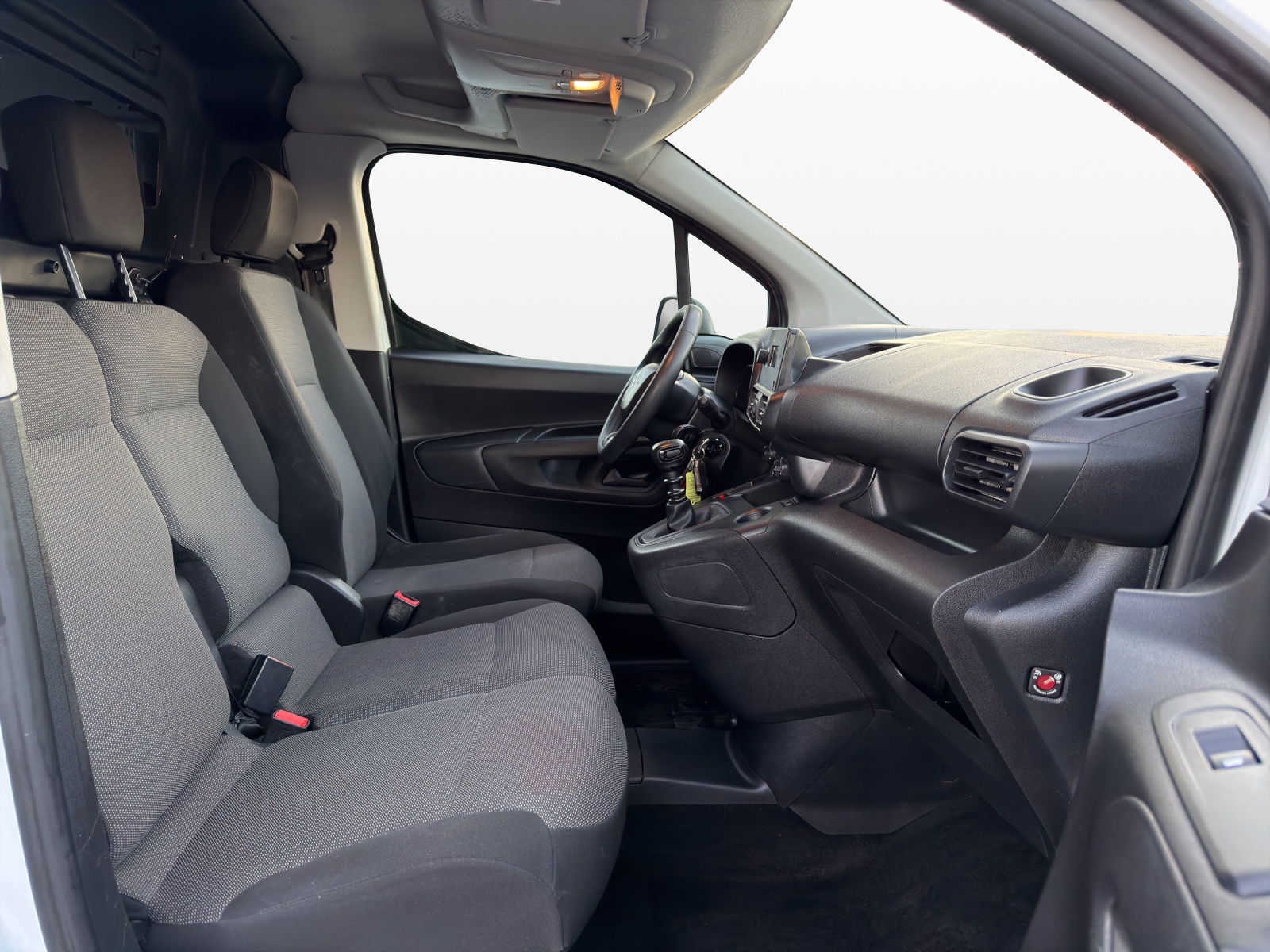 CITROEN Berlingo Van 1.2 Pure Tech 110 s/s Swiss Edition-image-14