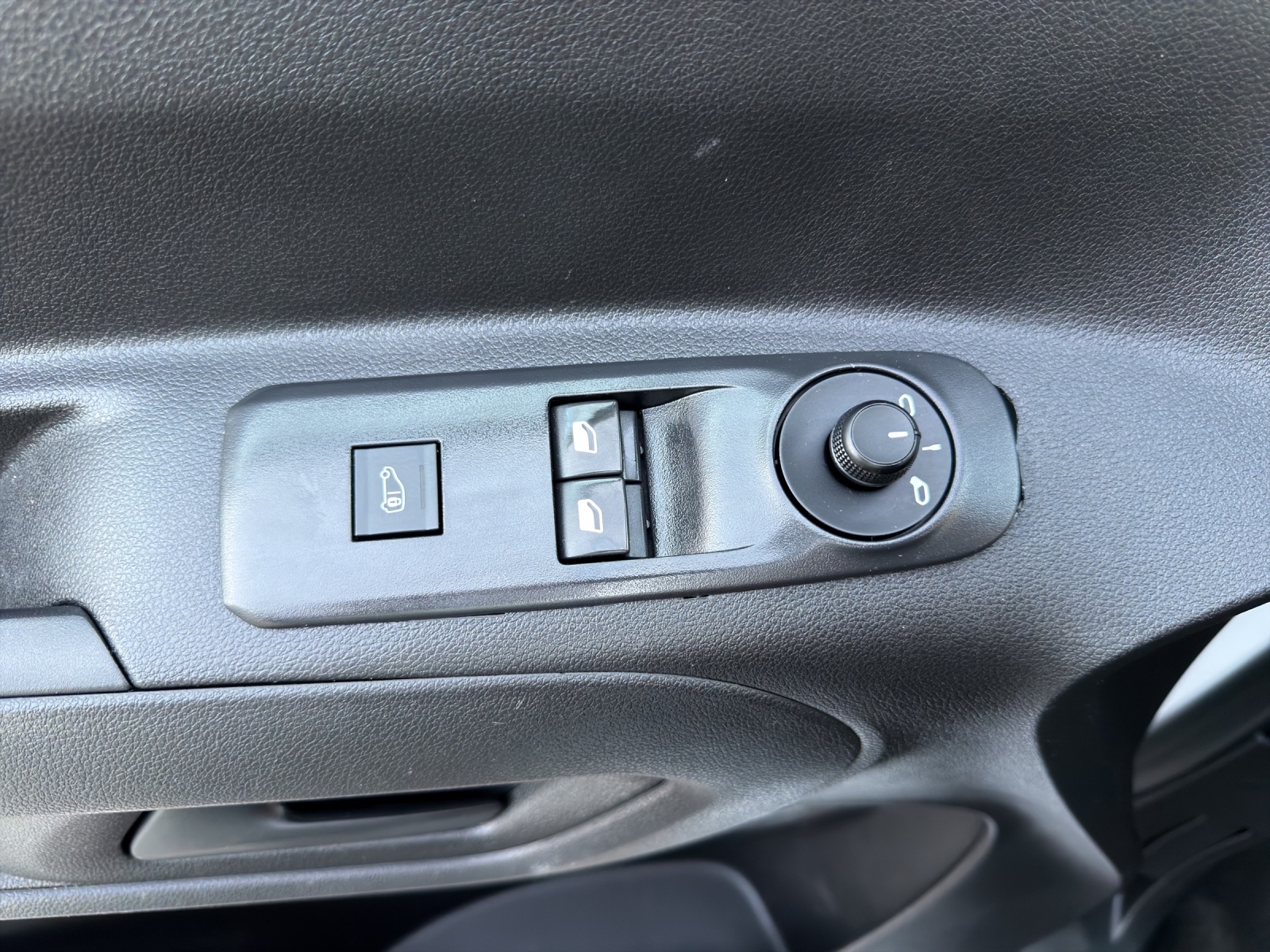 CITROEN Berlingo Van 1.2 Pure Tech 110 s/s Swiss Edition-image-9