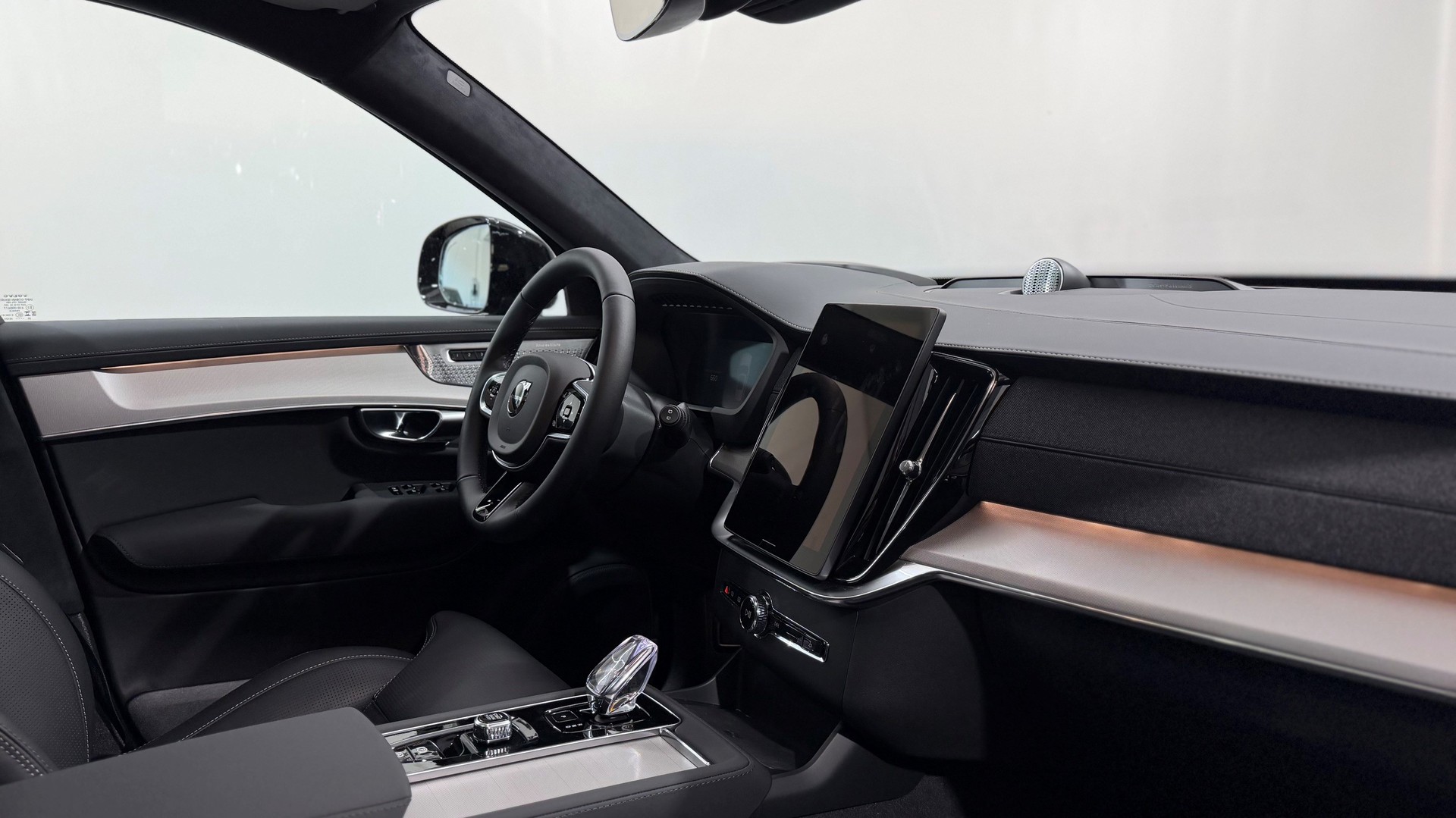 VOLVO XC90 2.0 B5 MH Black Edition A-showroom-element-3