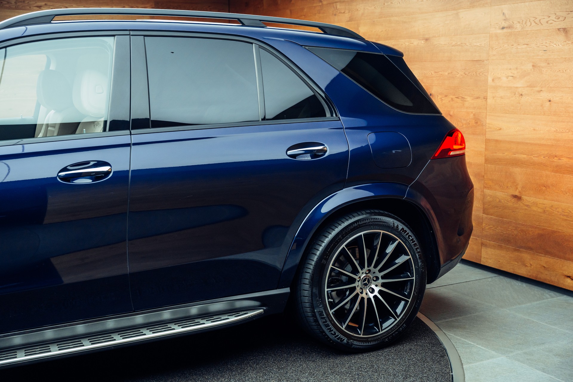MERCEDES-BENZ GLE 350 de 4Matic AMG Line 9G-Tronic-image-22