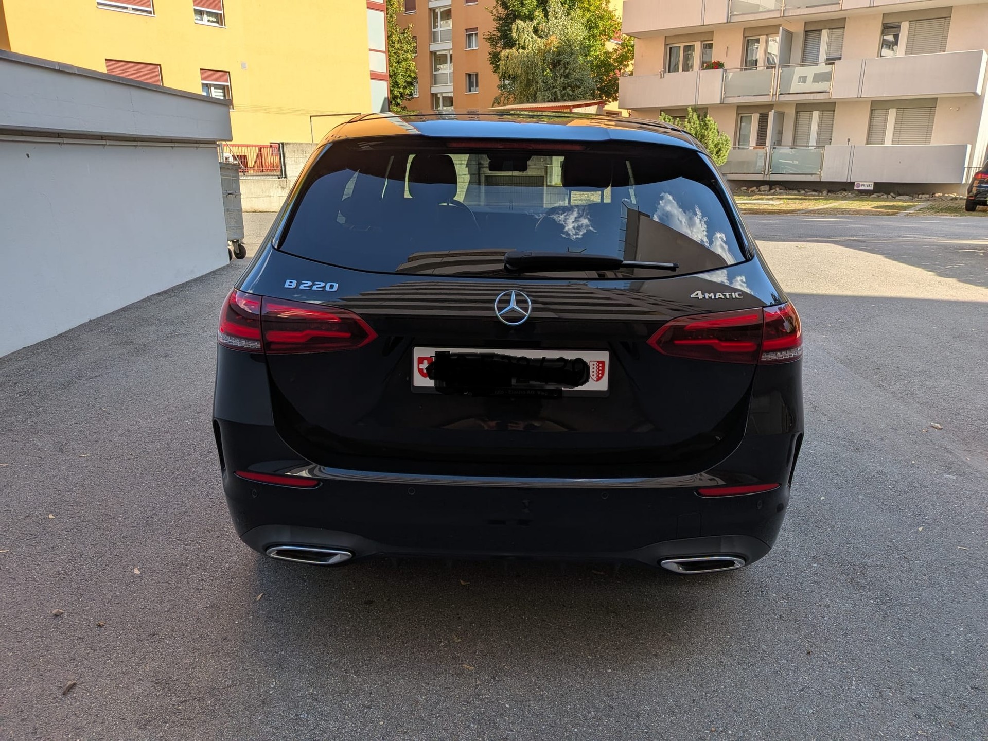 MERCEDES-BENZ B 220 AMG Line 4matic-image-4