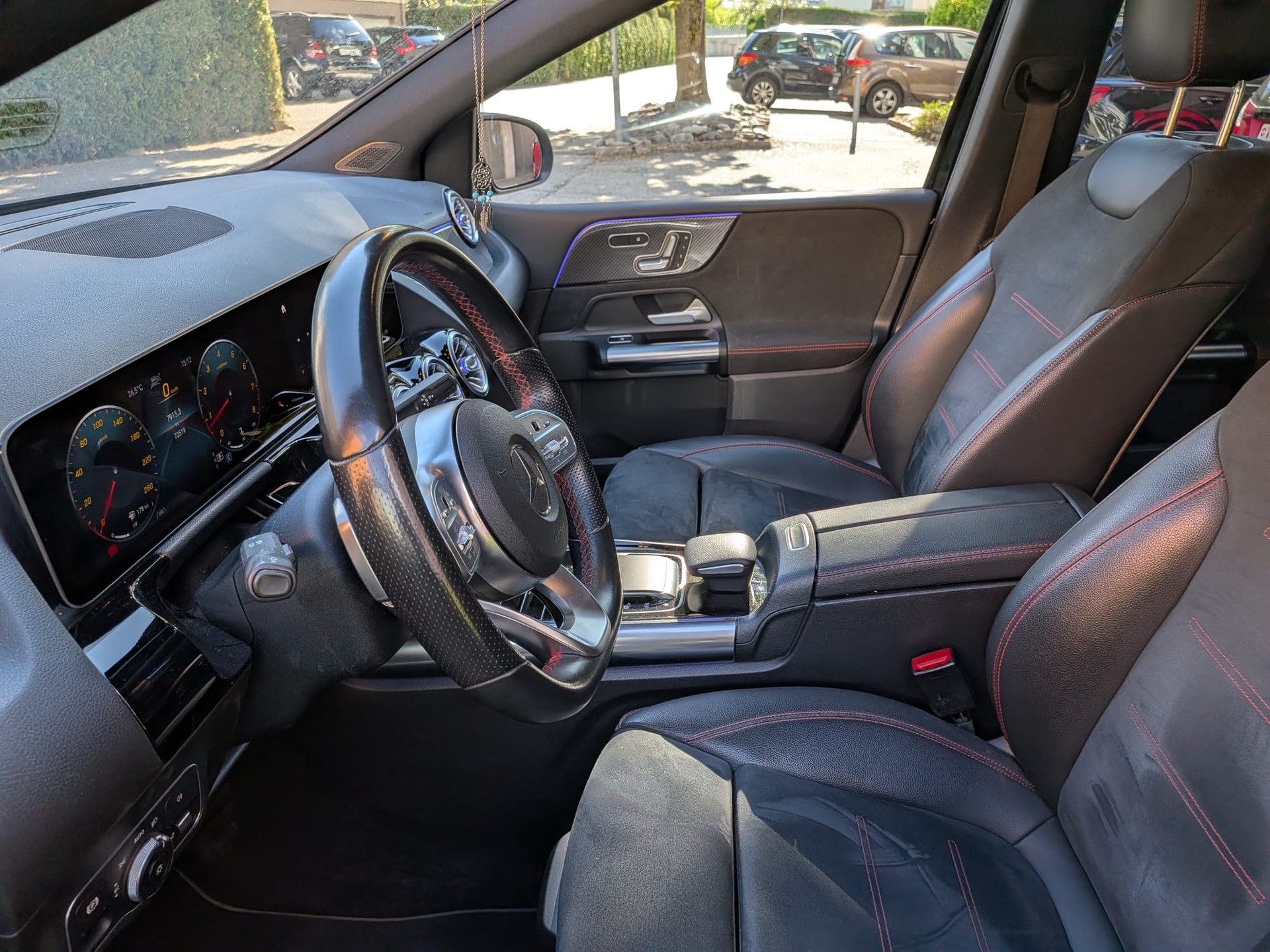 MERCEDES-BENZ B 220 AMG Line 4matic-image-6