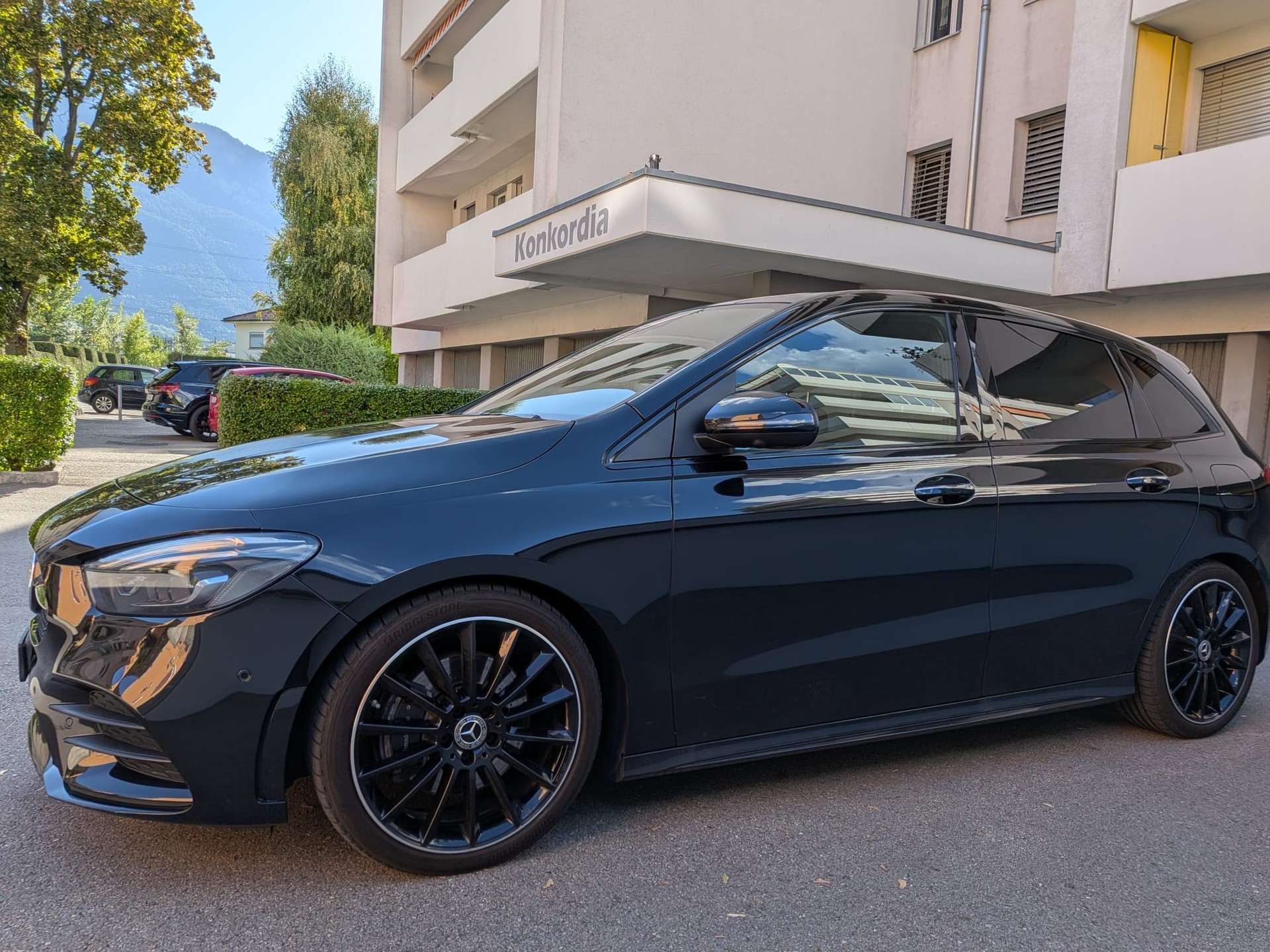 MERCEDES-BENZ B 220 AMG Line 4matic-image-2