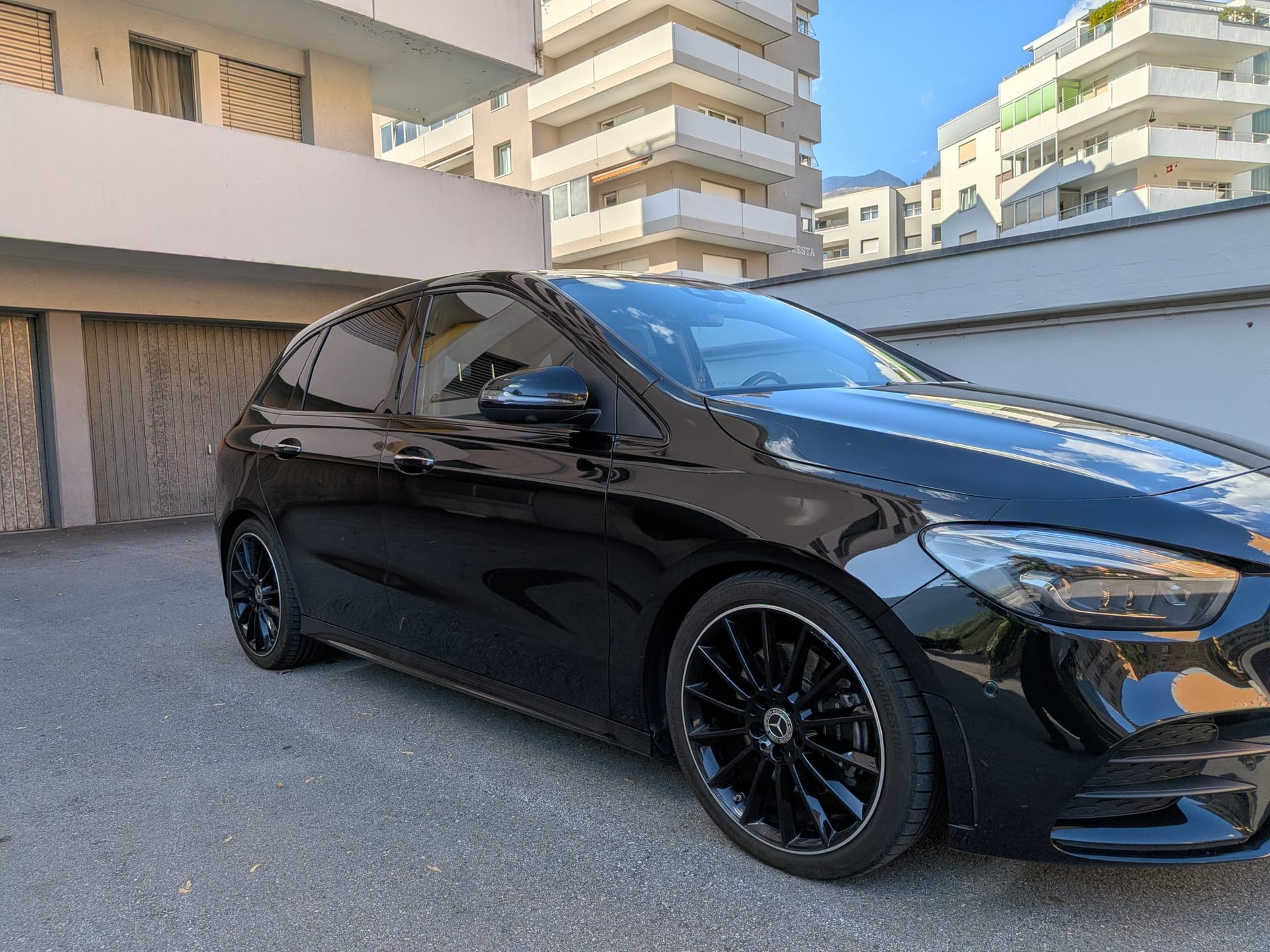 MERCEDES-BENZ B 220 AMG Line 4matic-image-3