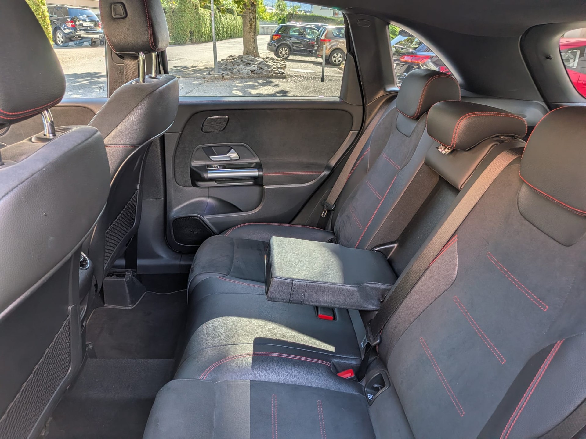 MERCEDES-BENZ B 220 AMG Line 4matic-image-7