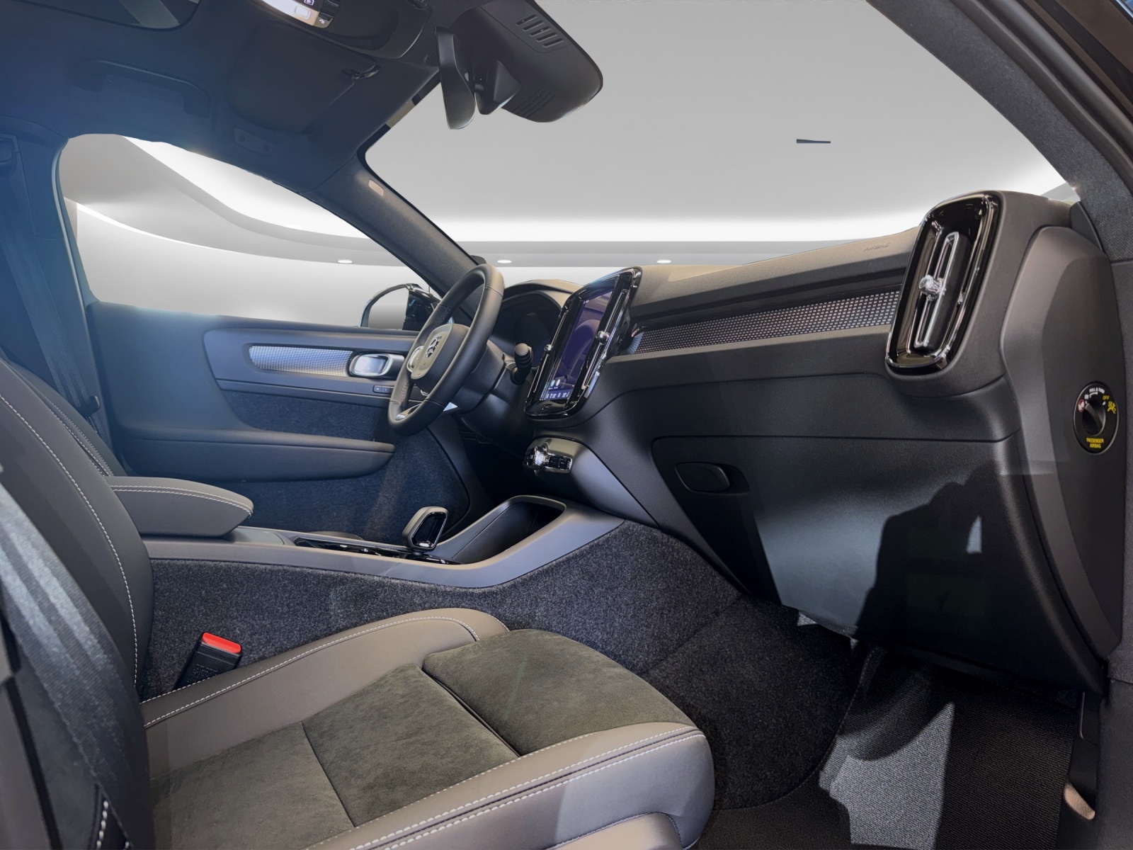 VOLVO EC40 Twin Performance Black Edition AWD-image-12