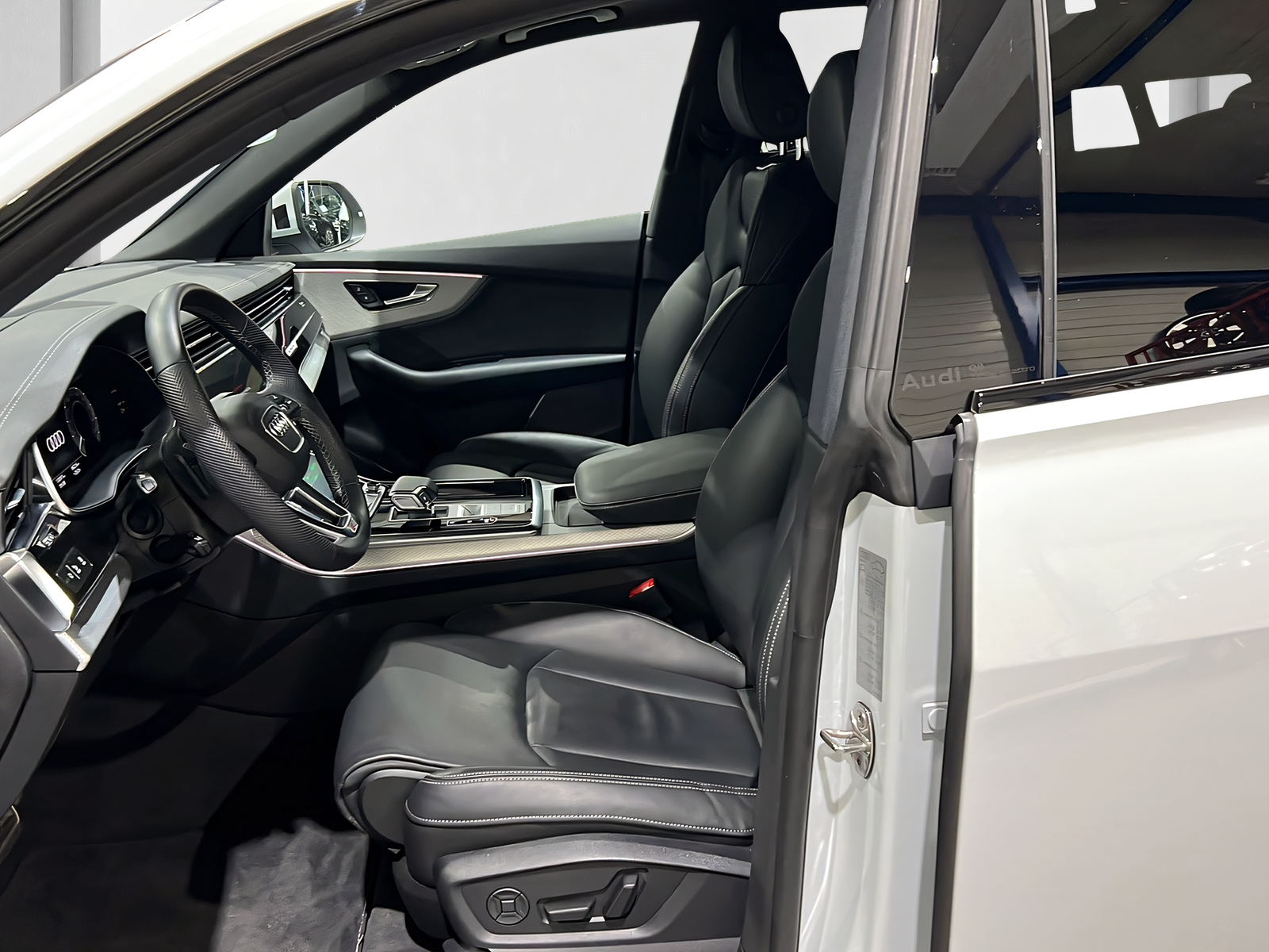 AUDI Q8 SUV TFSI e quattro 290 kW S-Line**5-Jahre Garantie,Matrix,Panodach,Luftfahrwerk**SoH 100%**-image-8