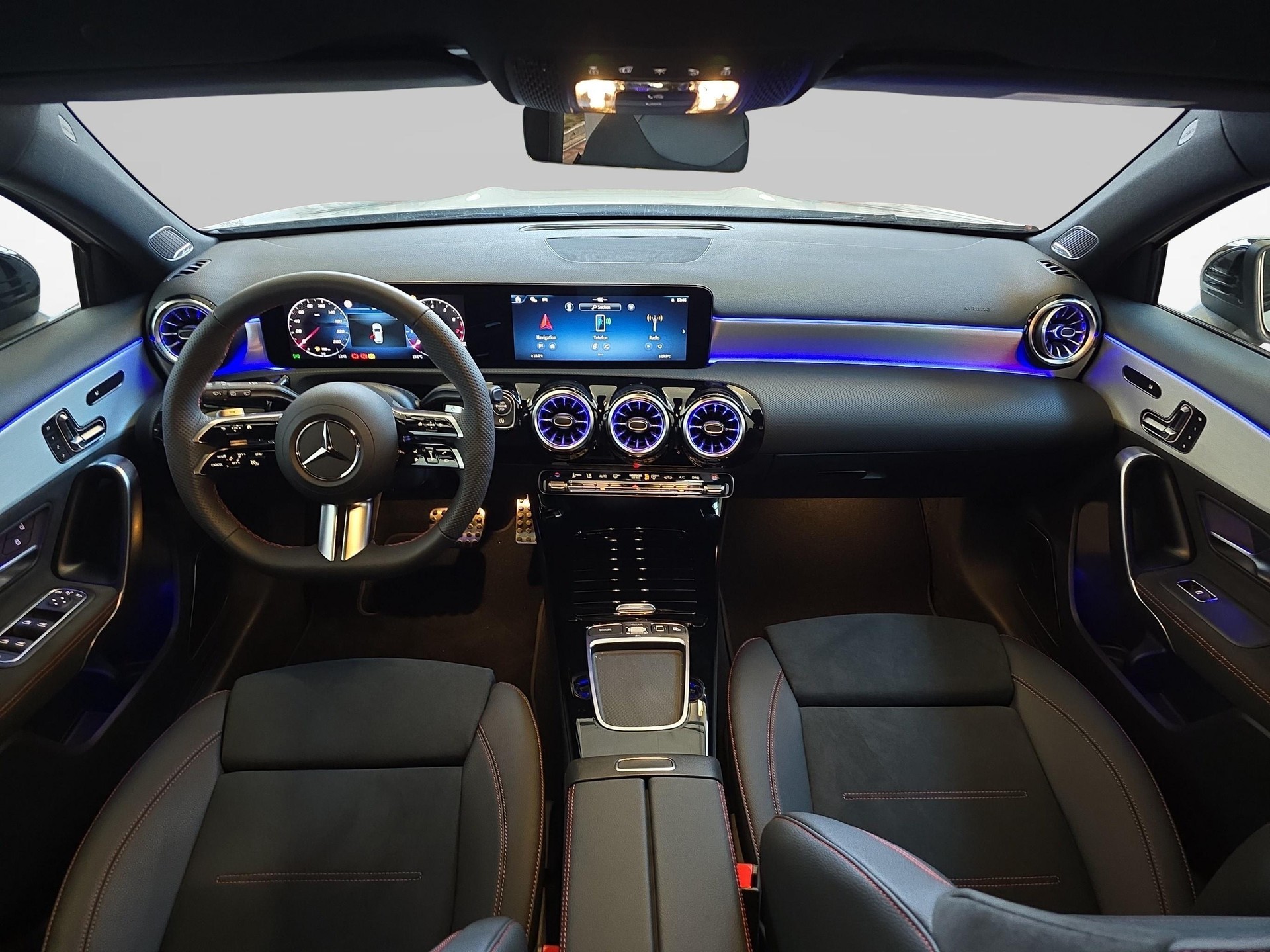 MERCEDES-BENZ A 220 4MATIC AMG Line-image-9