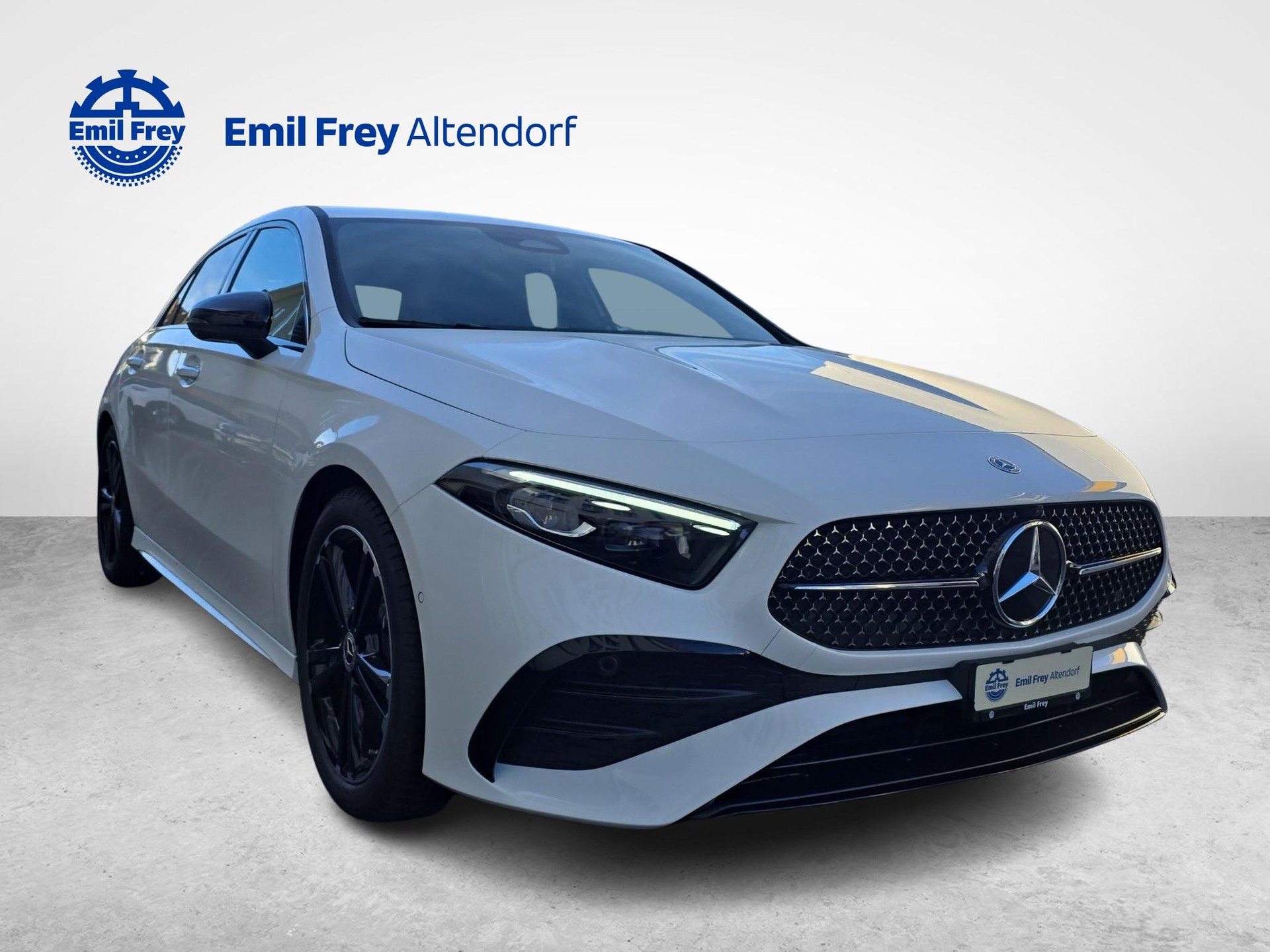 MERCEDES-BENZ A 220 4MATIC AMG Line-image-6