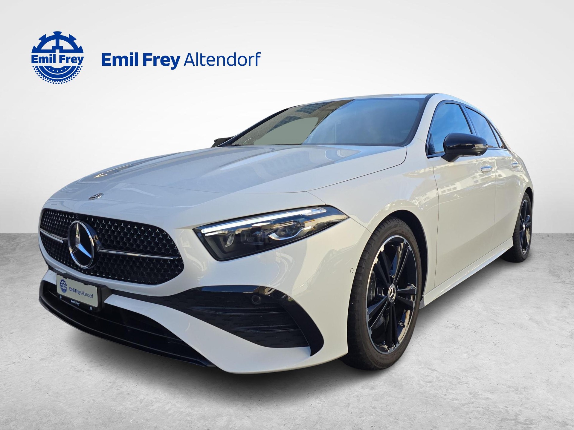 MERCEDES-BENZ A 220 4MATIC AMG Line-image-0