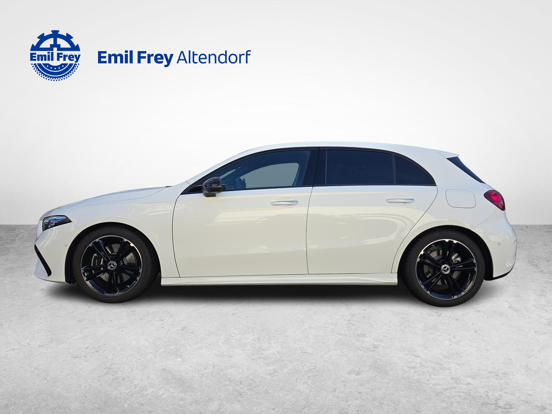 MERCEDES-BENZ A 220 4MATIC AMG Line-image-1