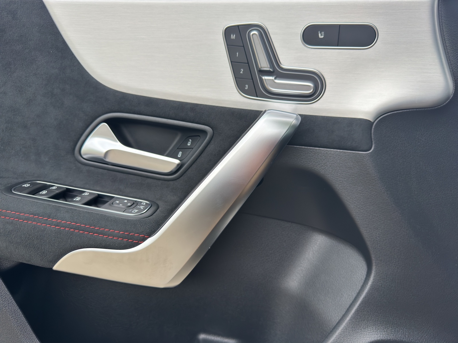 MERCEDES-BENZ A 250 4Matic 8G-DCT-image-6