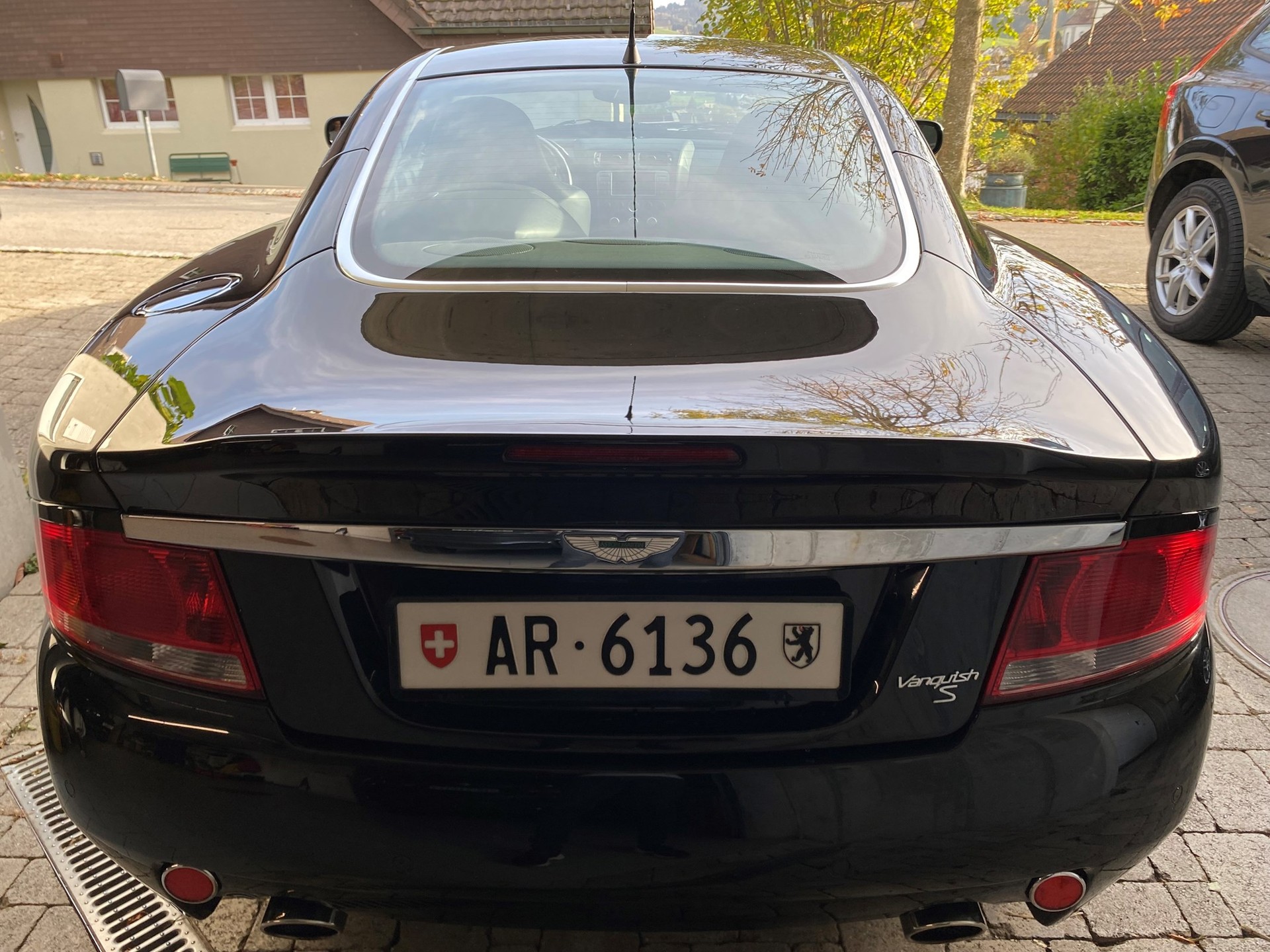 ASTON MARTIN Vanquish V12 S 5.9-48-image-2