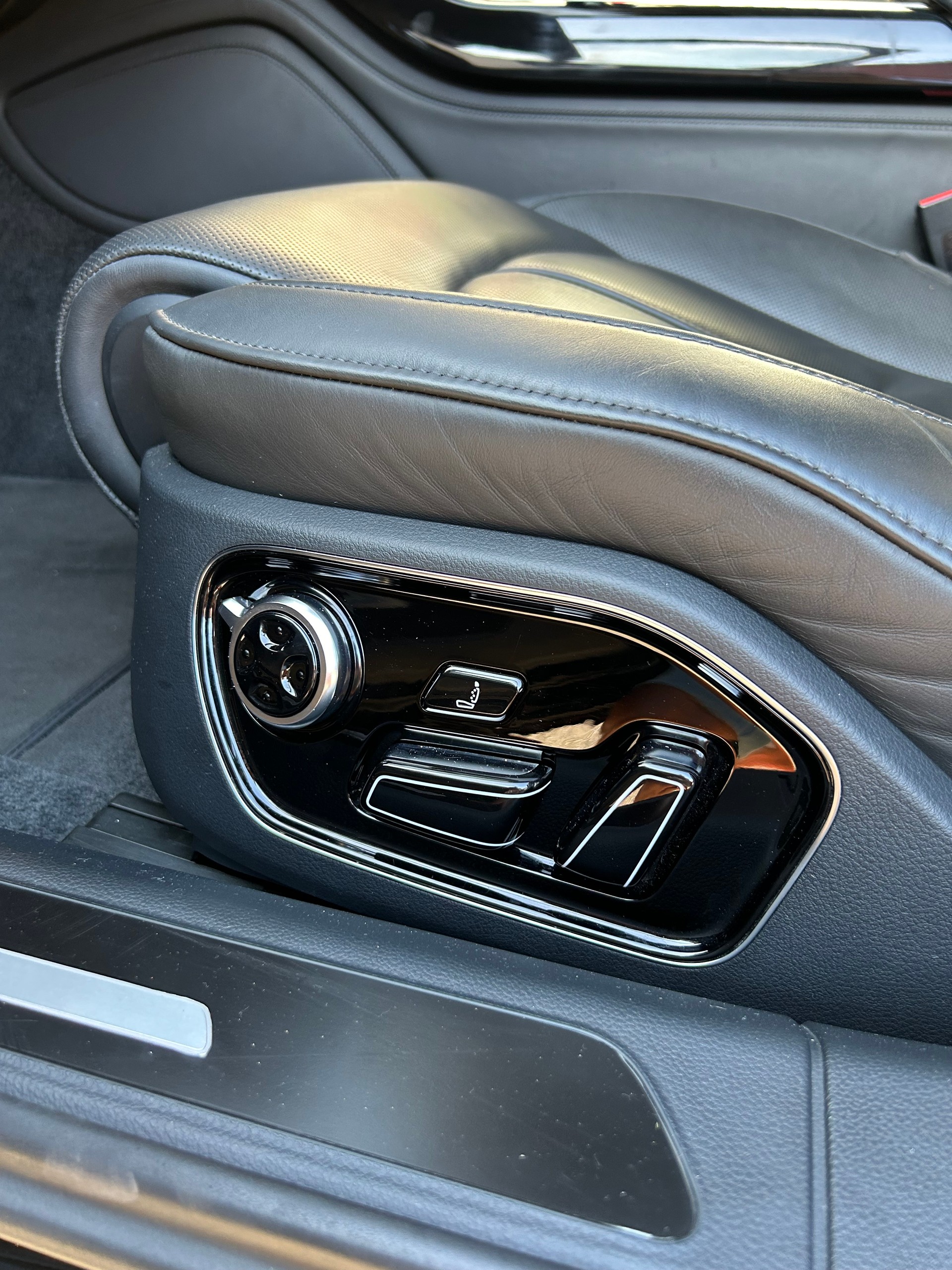 AUDI A8 4.2 TDI quattro tiptronic-image-13