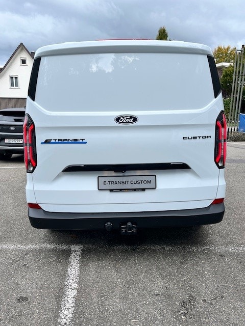 FORD E-Transit Custom Van 320 L1H1 82,5kWh Trend-image-3