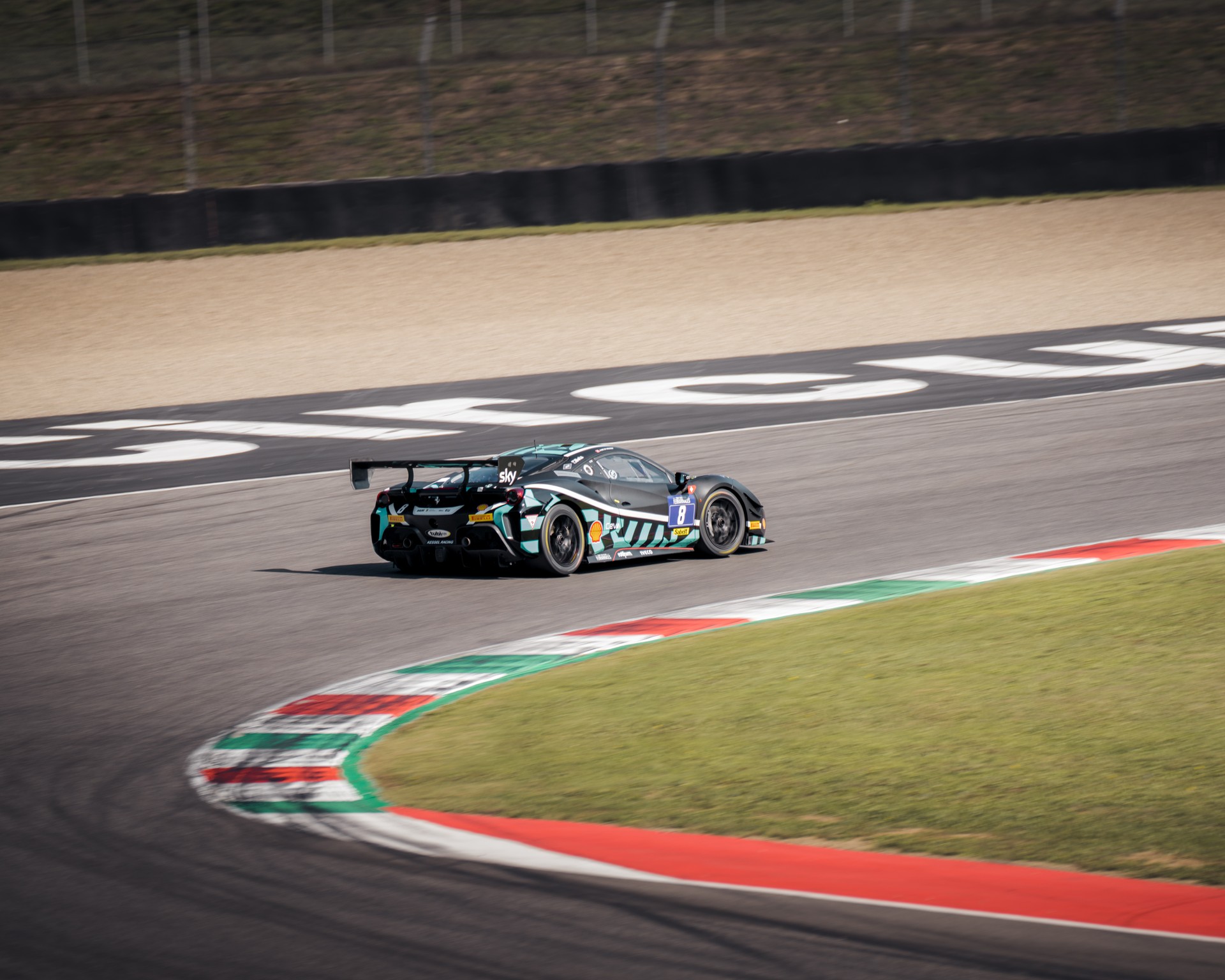 FERRARI 488 Challenge EVO-image-1