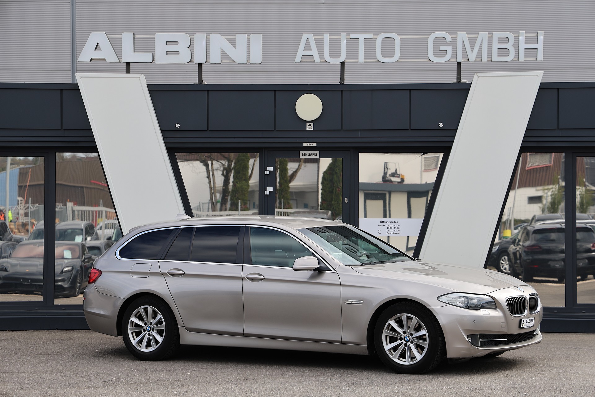 BMW 525d Touring Steptronic frisch ab MFK-showroom-element-1
