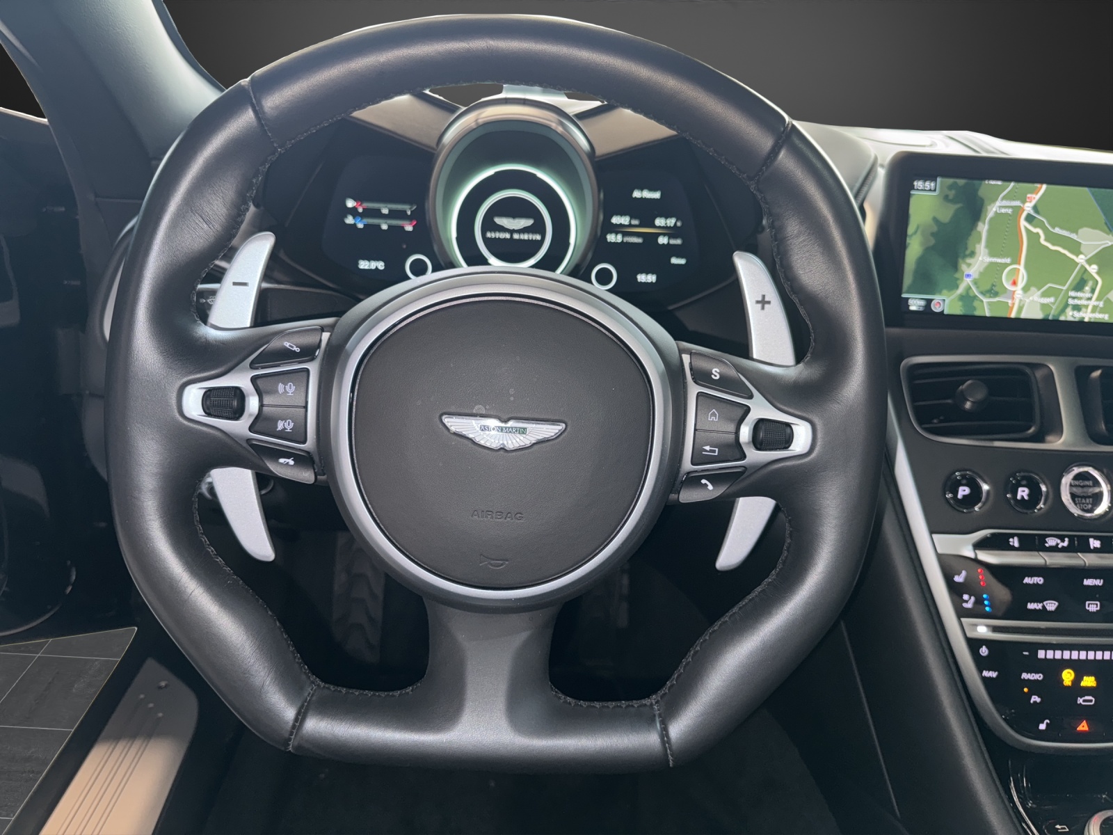 ASTON MARTIN DBS Coupé Superleggera-image-10
