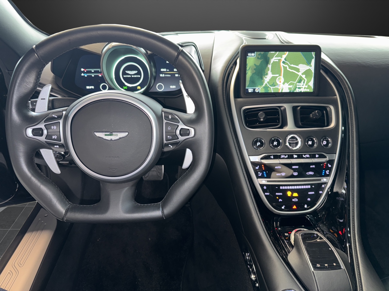 ASTON MARTIN DBS Coupé Superleggera-image-9